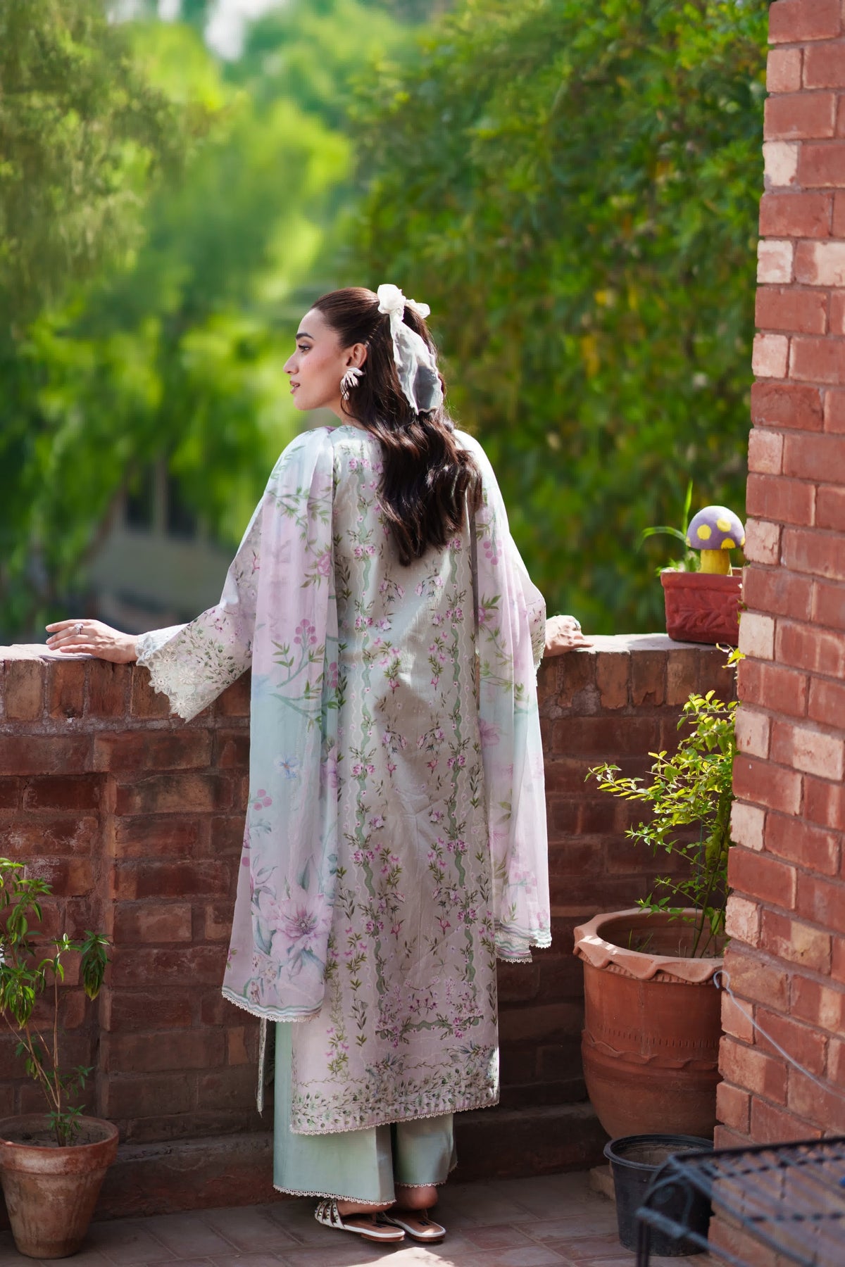 Neeshay | Summer Lines | AVELINE, image 2