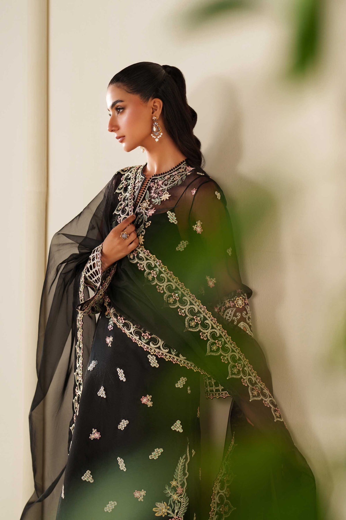 Akbar Aslam | Formal Pret | Noir, image 4