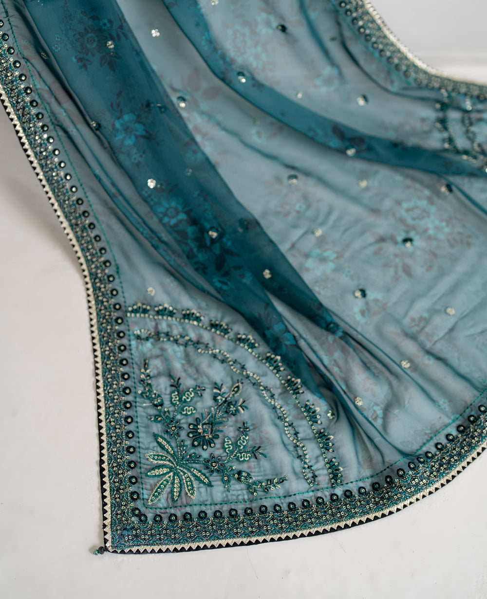 Xenia Formals | Raahi Luxury Formals | AURA