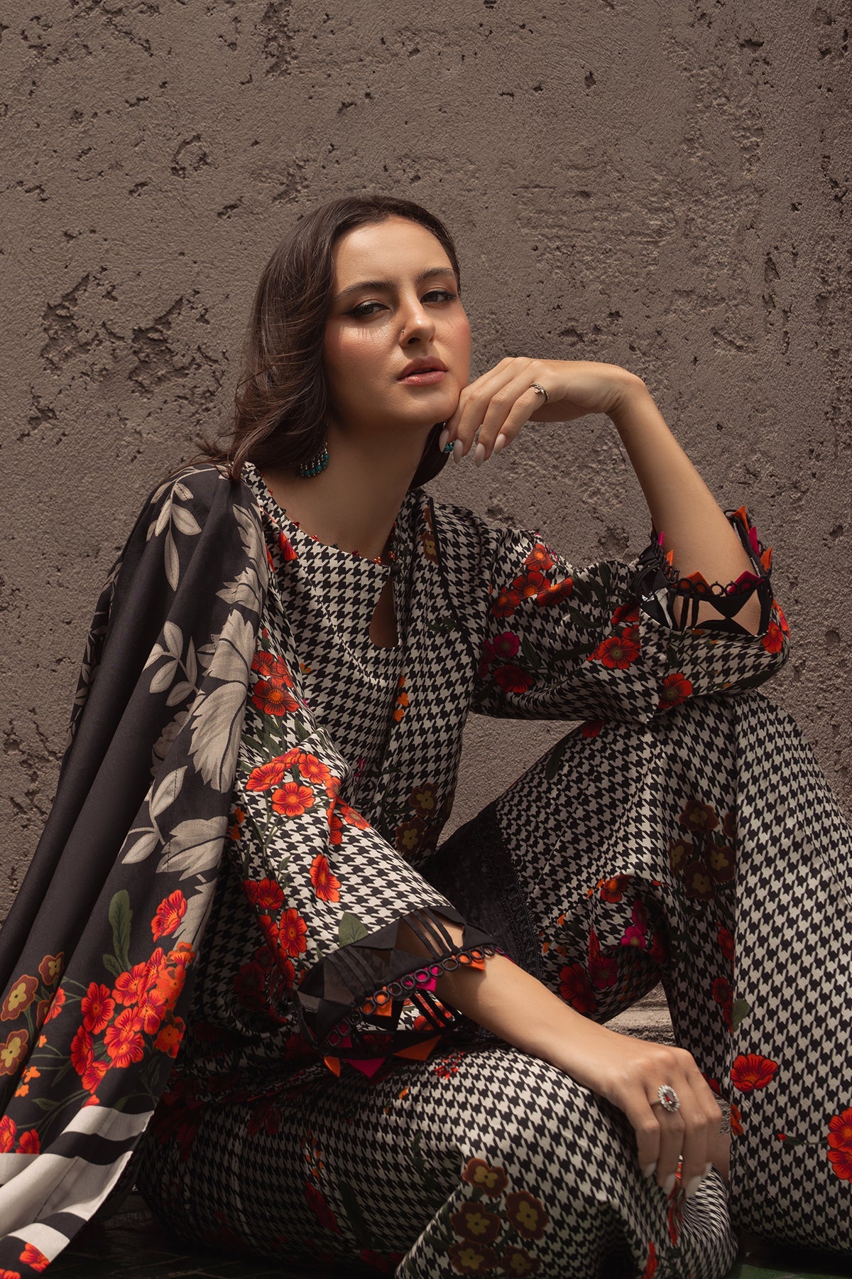 Charizma | C Prints Winter 25 | 3-PC Unstitched Printed Linen Collection CPW5-04, image 4