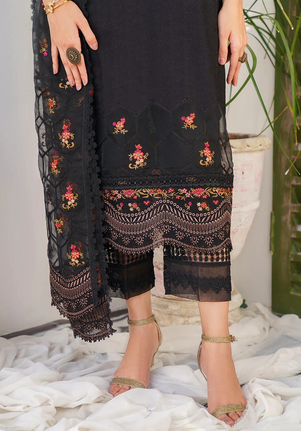Zarqash | Belle Ame 24 | BL 007 Jardin Noir -  Zarqash Luxury - Original Designer Dress - House of Maryam