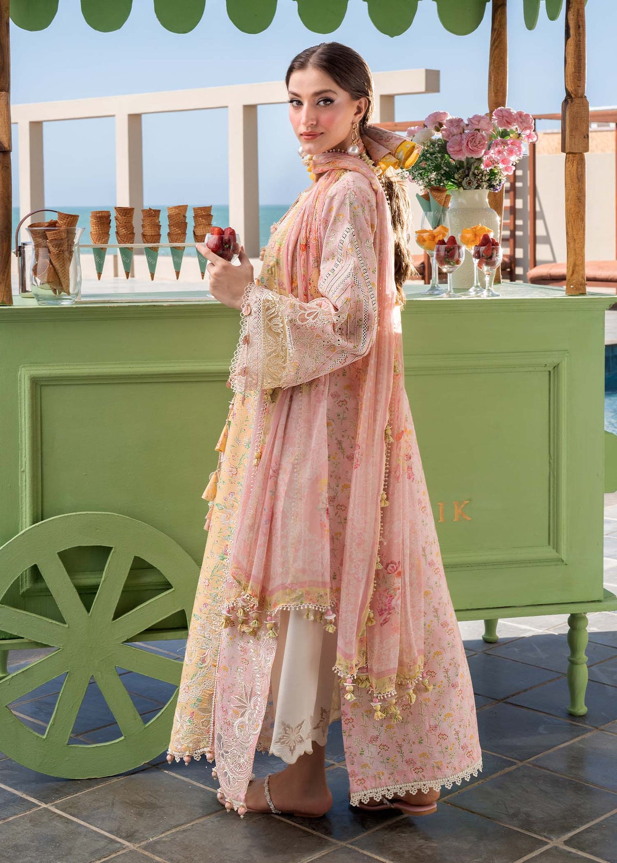 Kanwal Malik | Mira Summer Lawn 26 | Milaa, image 5