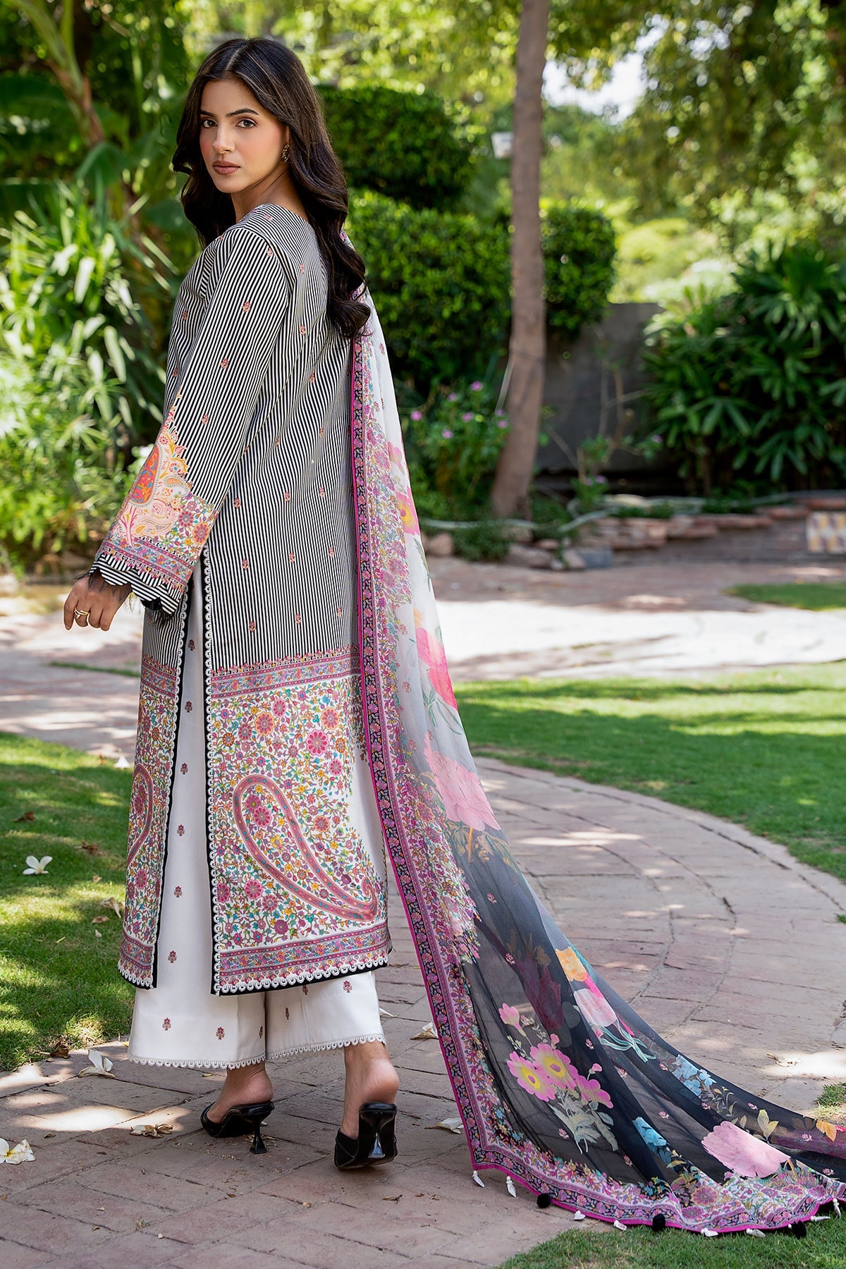Charizma | C Print Lawn | CP6-22, image 2
