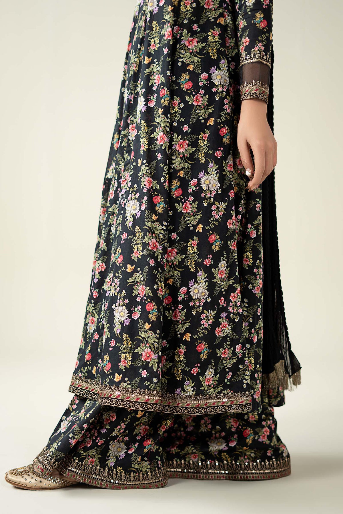 Maria B | Luxury Winter Pret 25 | DW-EA24-81R1-Black, image 3