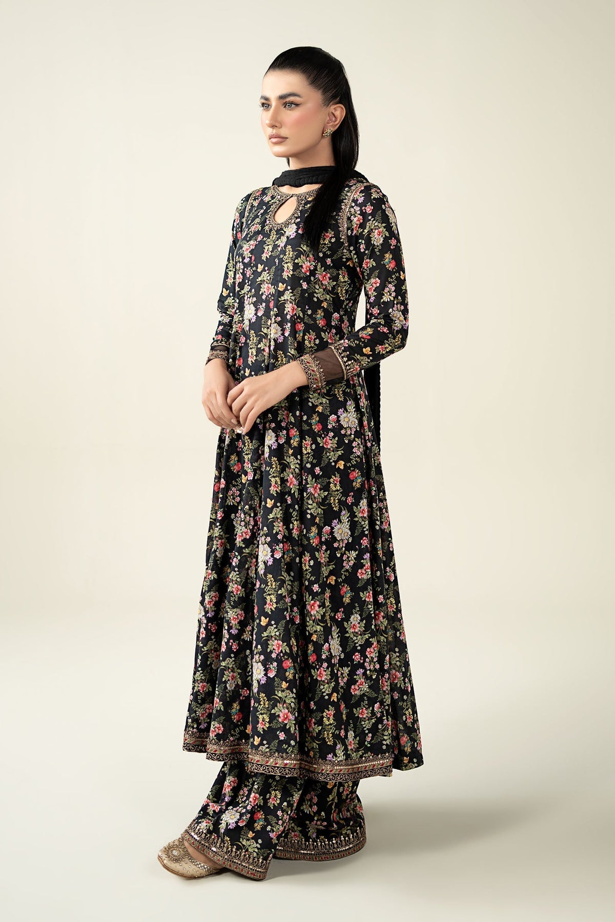 Maria B | Luxury Winter Pret 25 | DW-EA24-81R1-Black, image 5