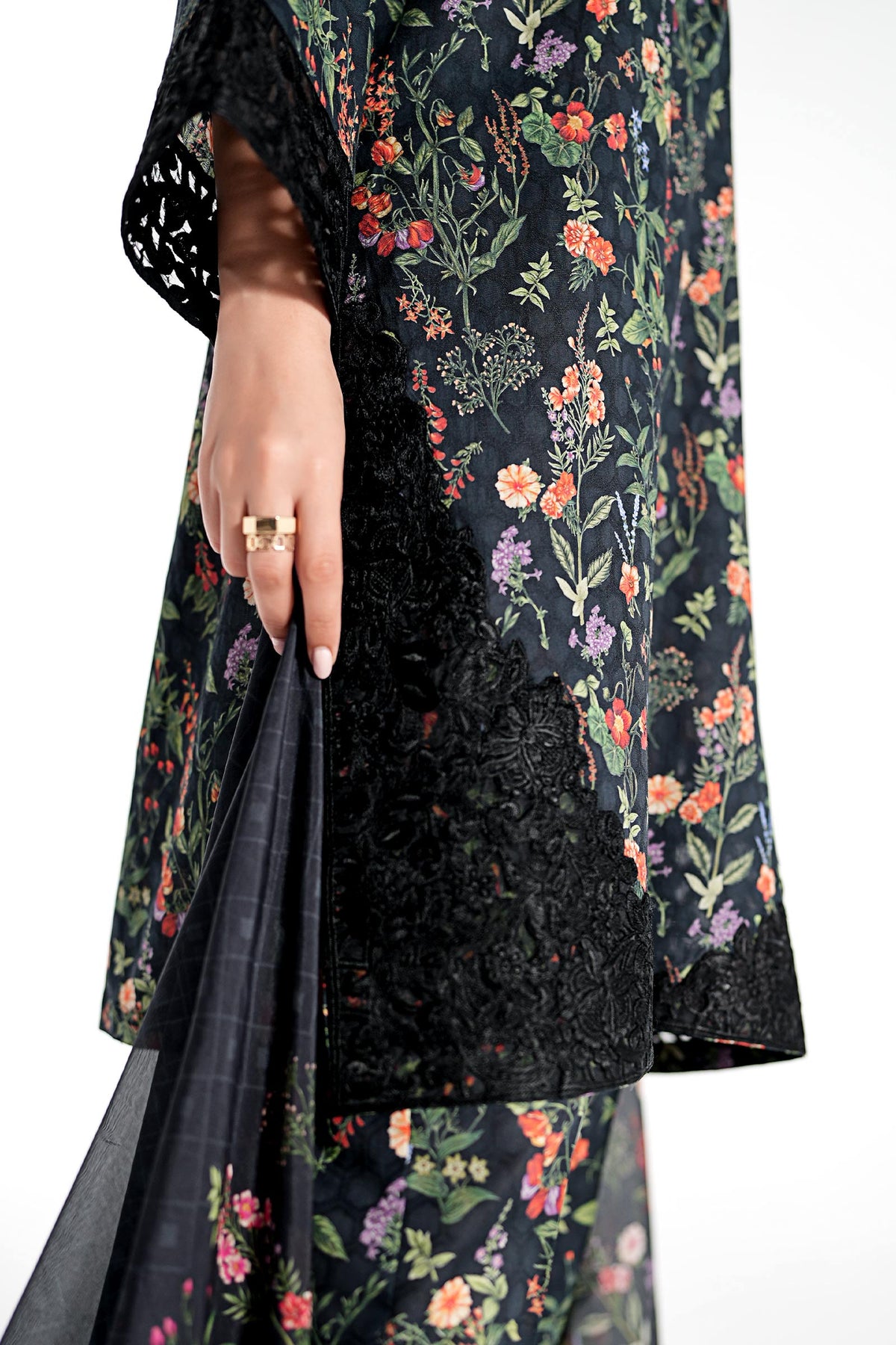 Maria B | Luxury Winter Pret 25 | DW-EF23-71R1-Black, image 5