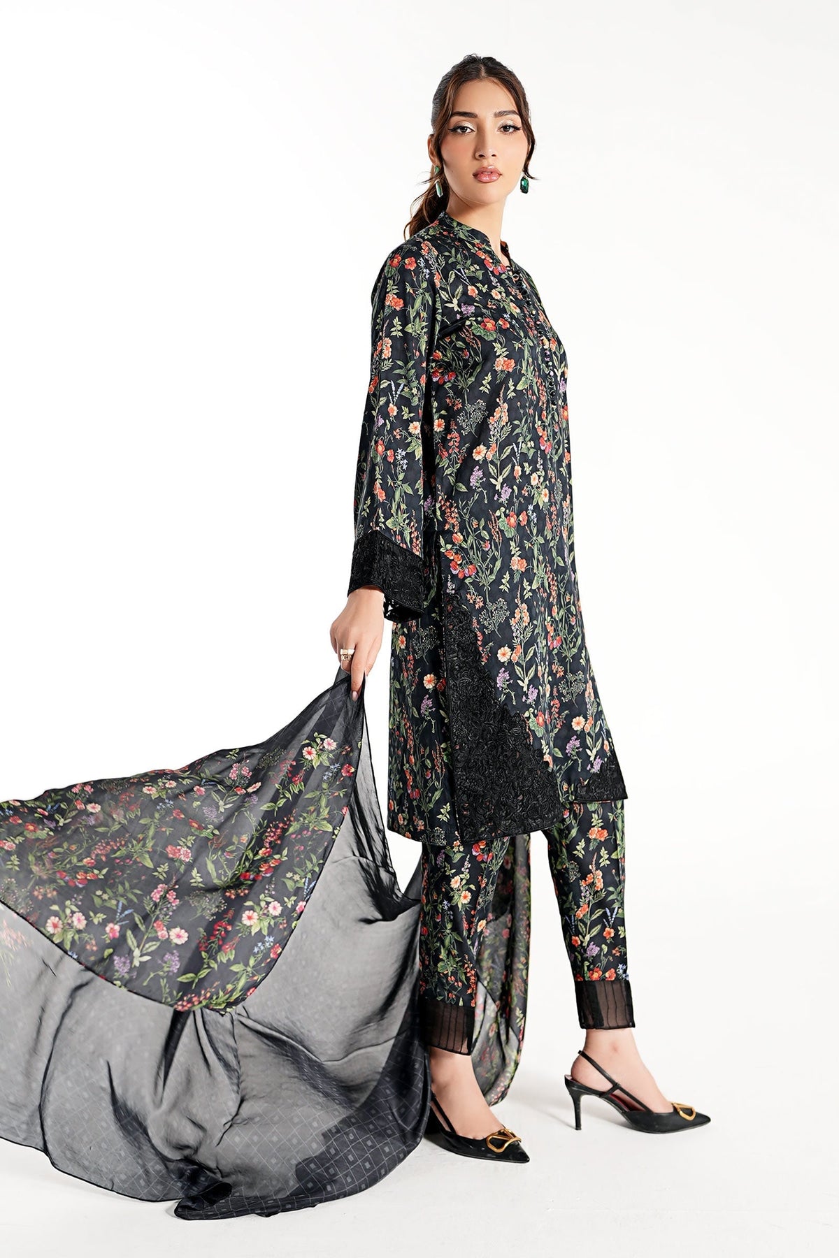 Maria B | Luxury Winter Pret 25 | DW-EF23-71R1-Black, image 7