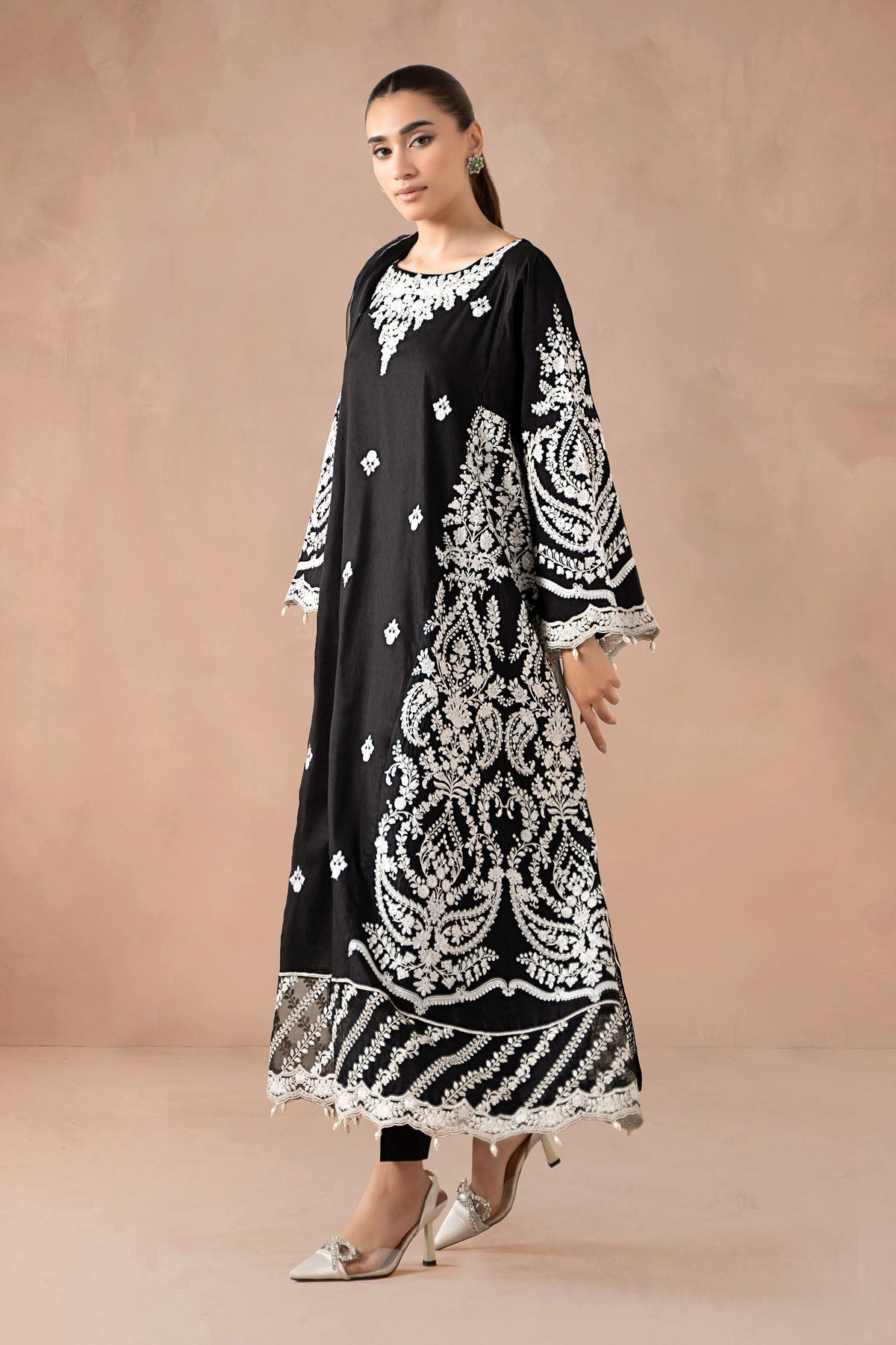 Maria B | Luxury Winter Pret 25 | DW-MN24-04R1-Black, image 6