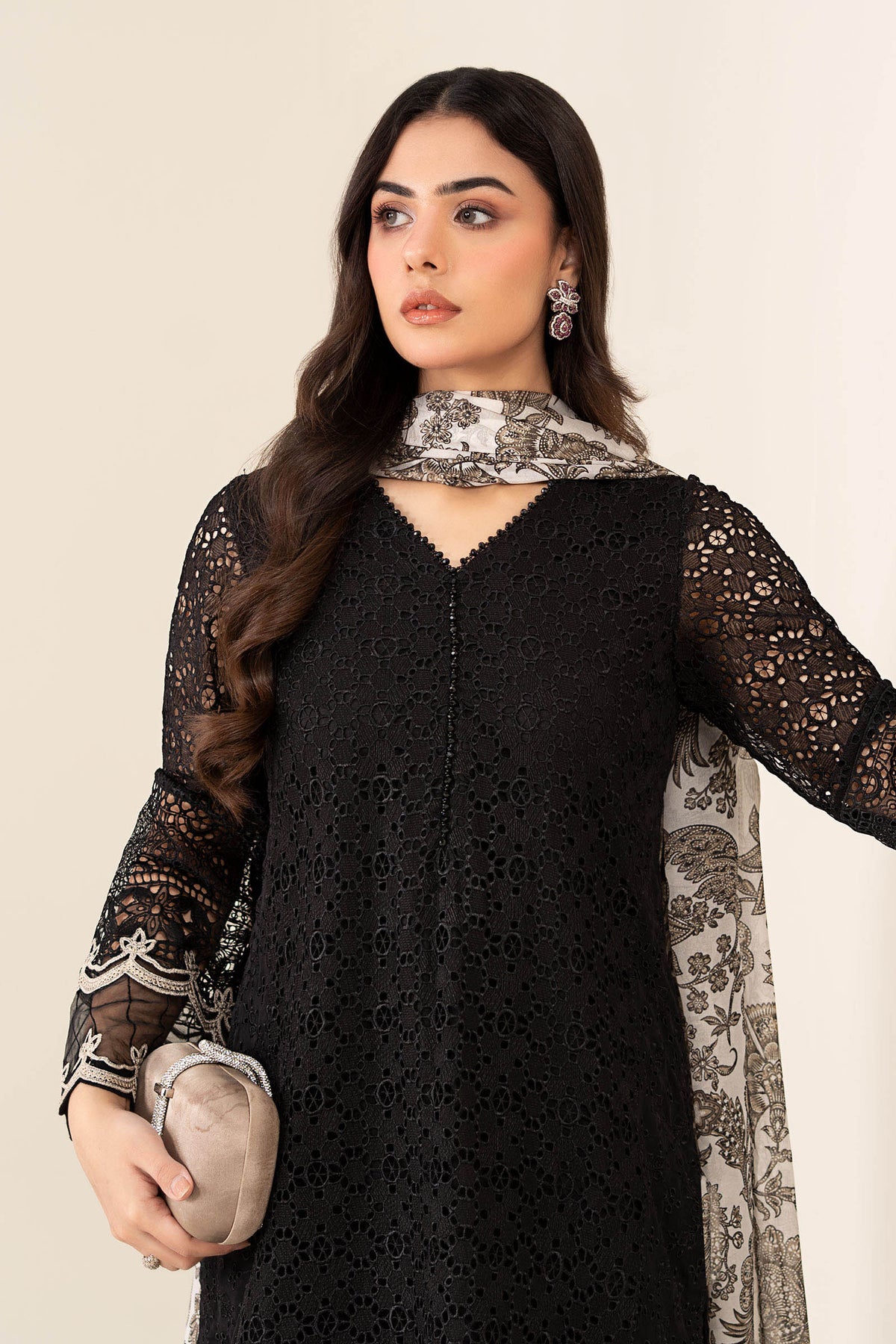Maria B | Luxury Winter Pret 25 | DW-MN24-10R1-Black, image 3
