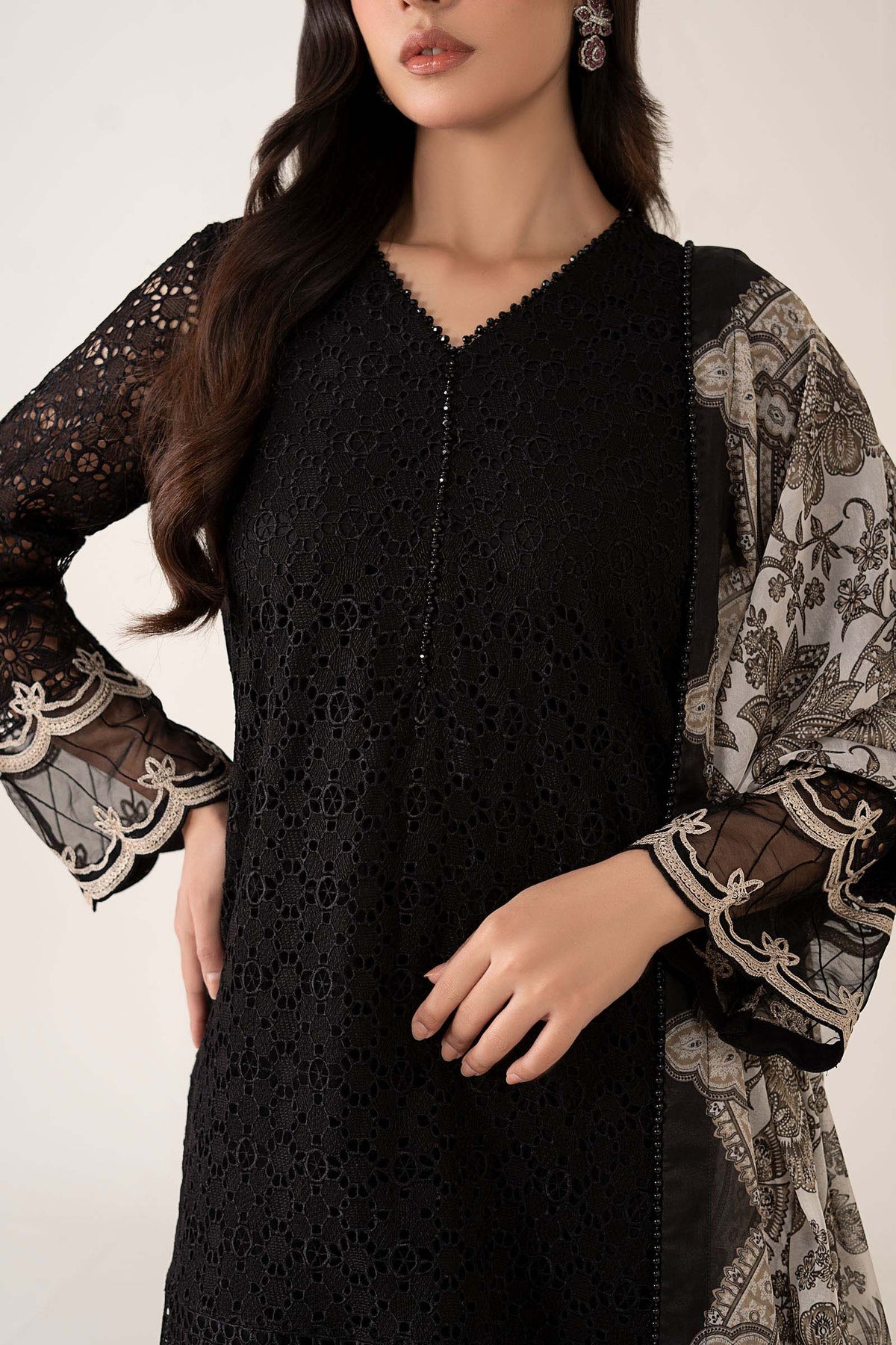 Maria B | Luxury Winter Pret 25 | DW-MN24-10R1-Black, image 4