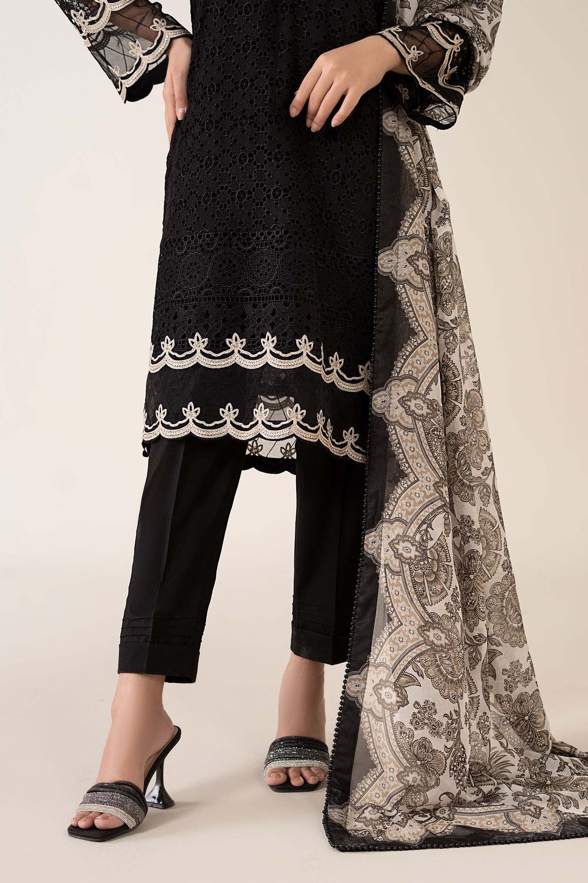 Maria B | Luxury Winter Pret 25 | DW-MN24-10R1-Black, image 6