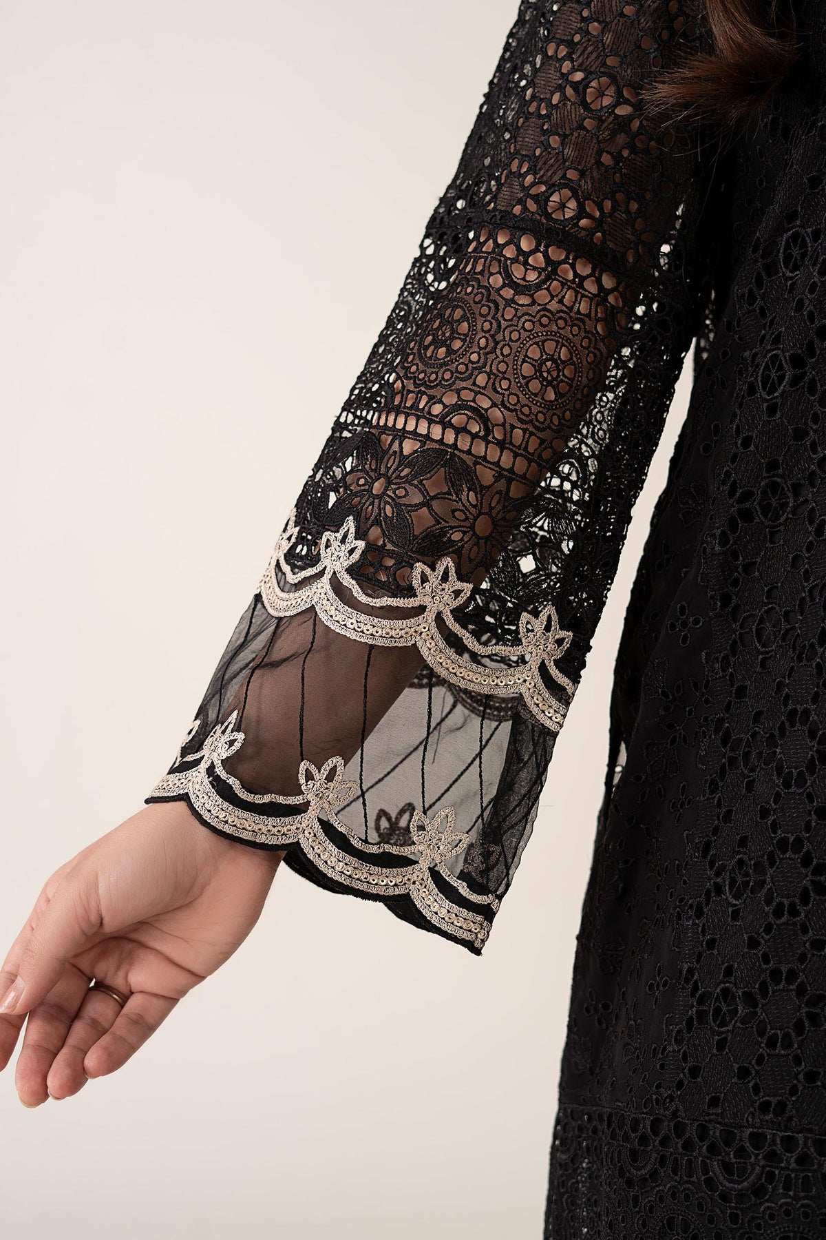 Maria B | Luxury Winter Pret 25 | DW-MN24-10R1-Black, image 8