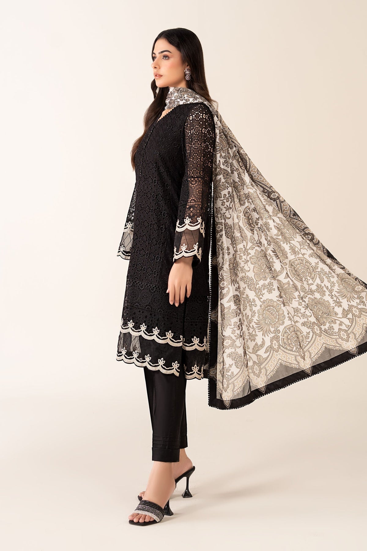 Maria B | Luxury Winter Pret 25 | DW-MN24-10R1-Black, image 7