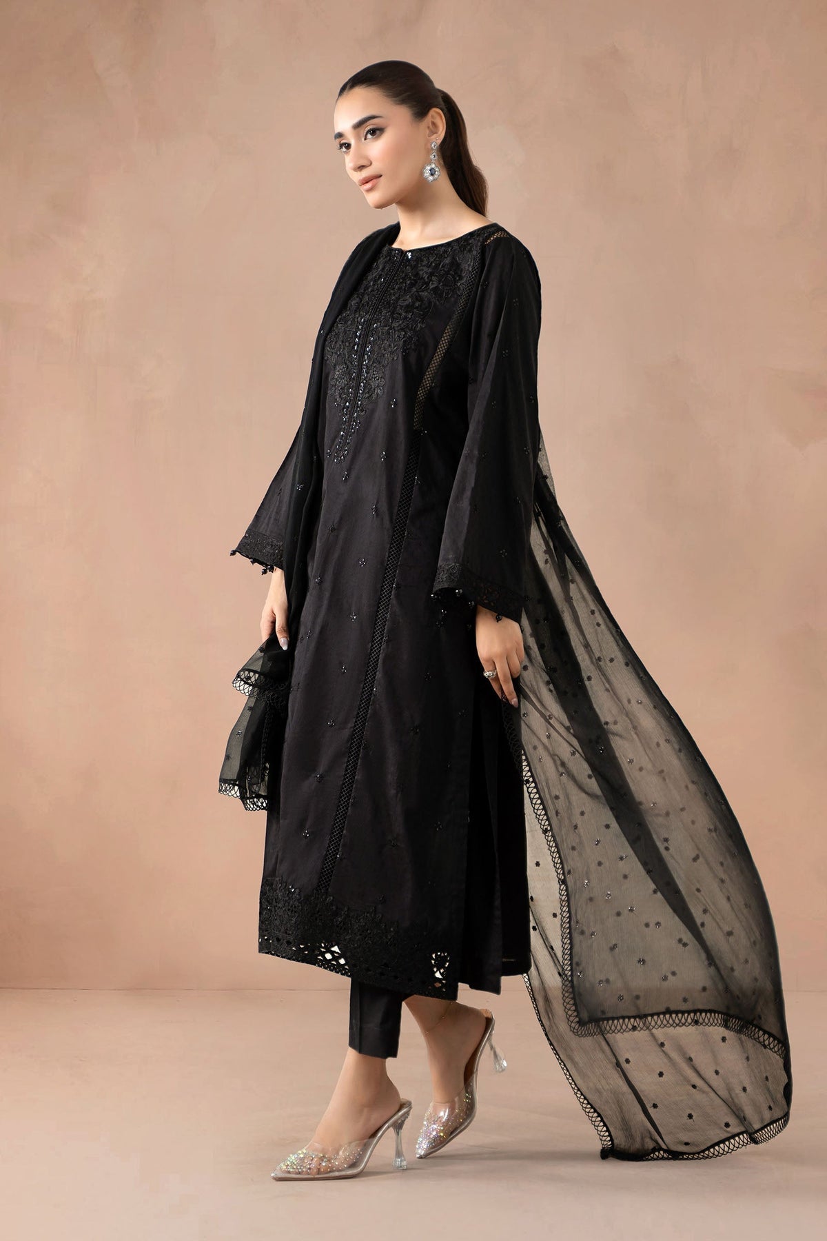 Maria B | Luxury Winter Pret 25 | DW-MN24-12R1-Black, image 6
