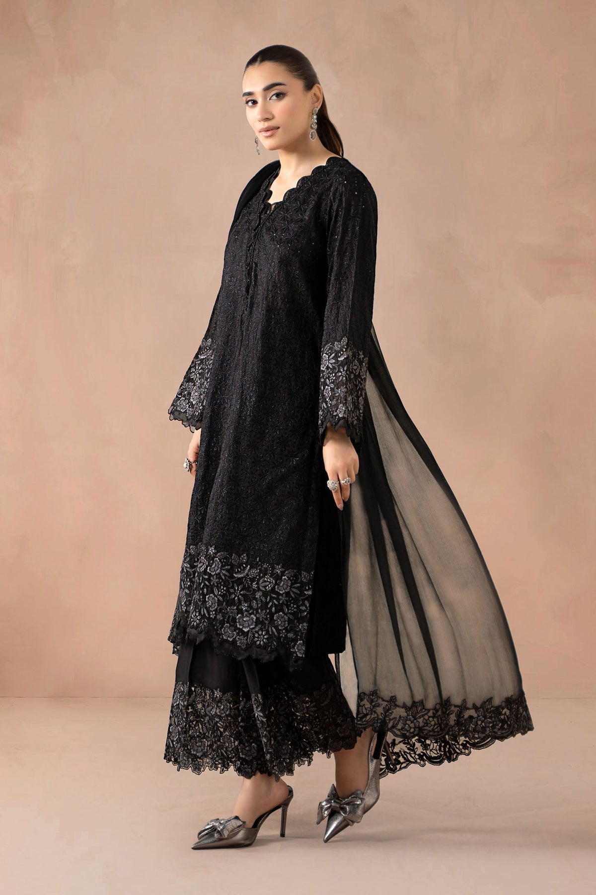 Maria B | Luxury Winter Pret 25 | DW-MN25-11-Black, image 2