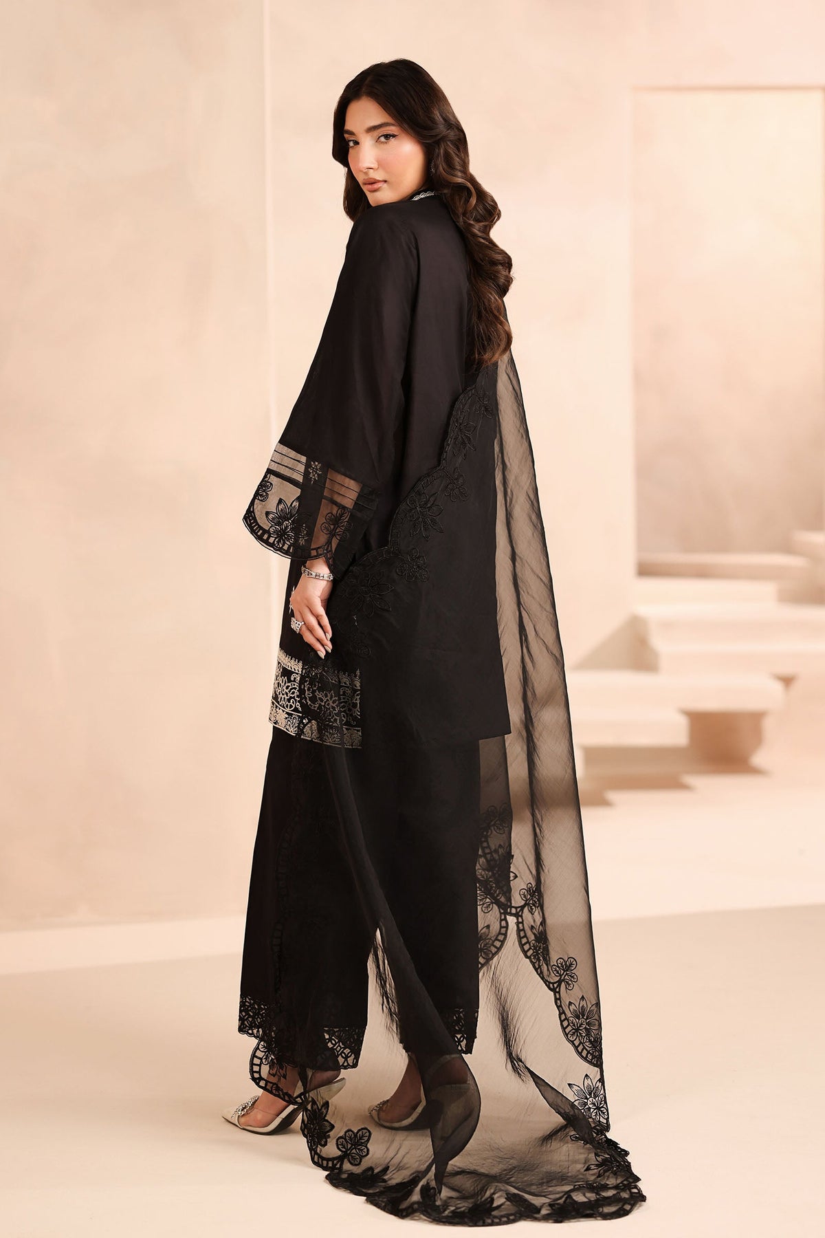 Maria B | Luxury Winter Pret 25 | DW-MN25-01-Black, image 2