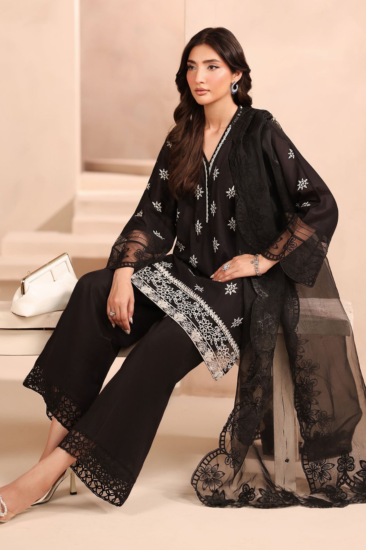 Maria B | Luxury Winter Pret 25 | DW-MN25-01-Black, image 8