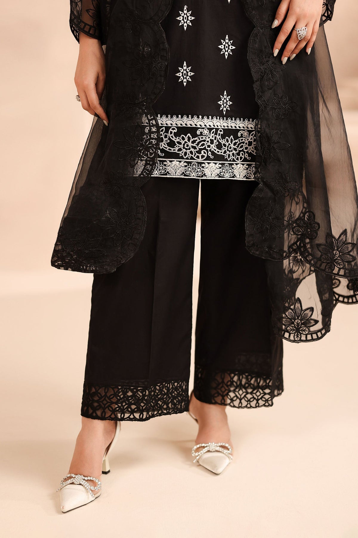Maria B | Luxury Winter Pret 25 | DW-MN25-01-Black, image 7