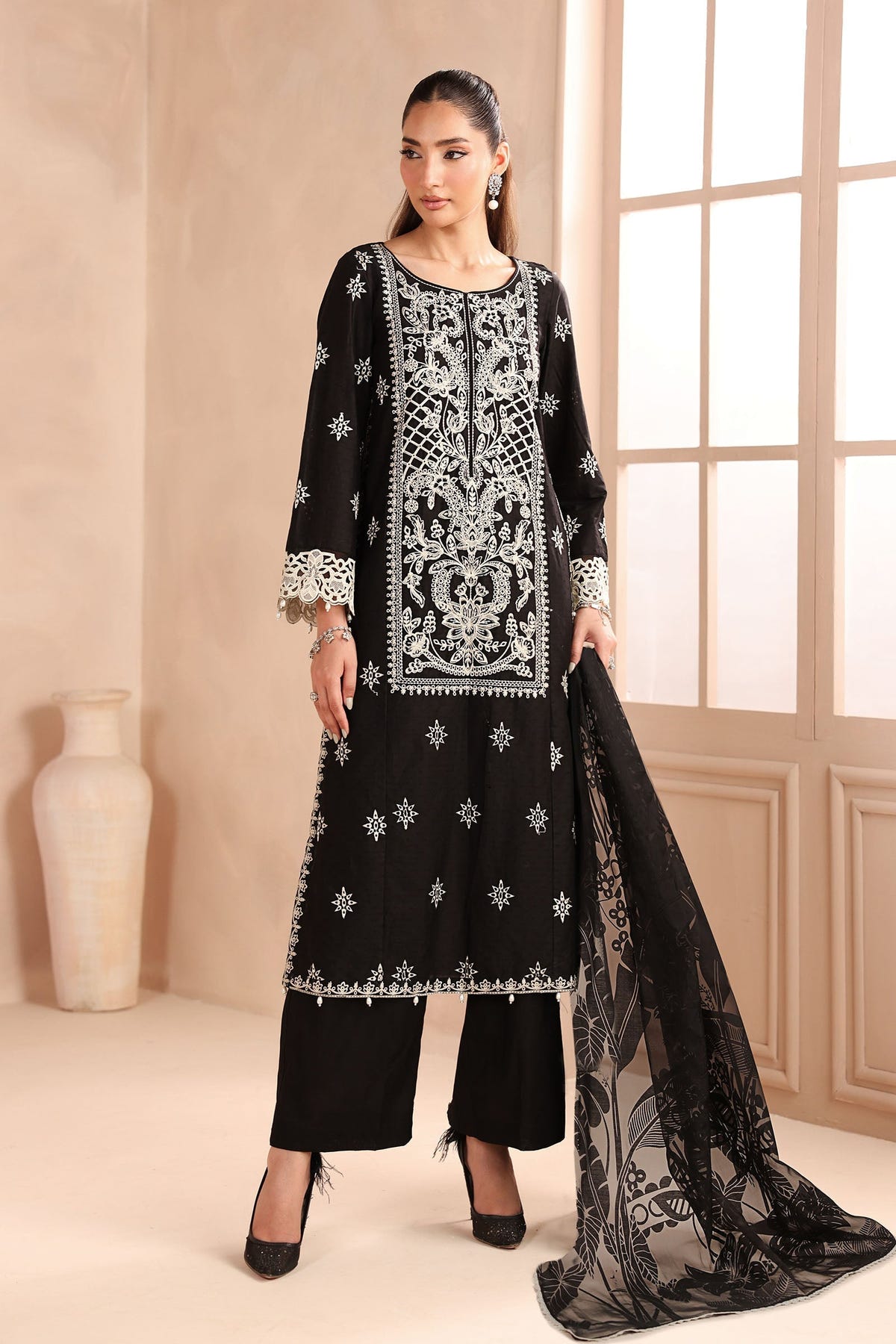 Maria B | Luxury Winter Pret 25 | DW-MN25-06-Black