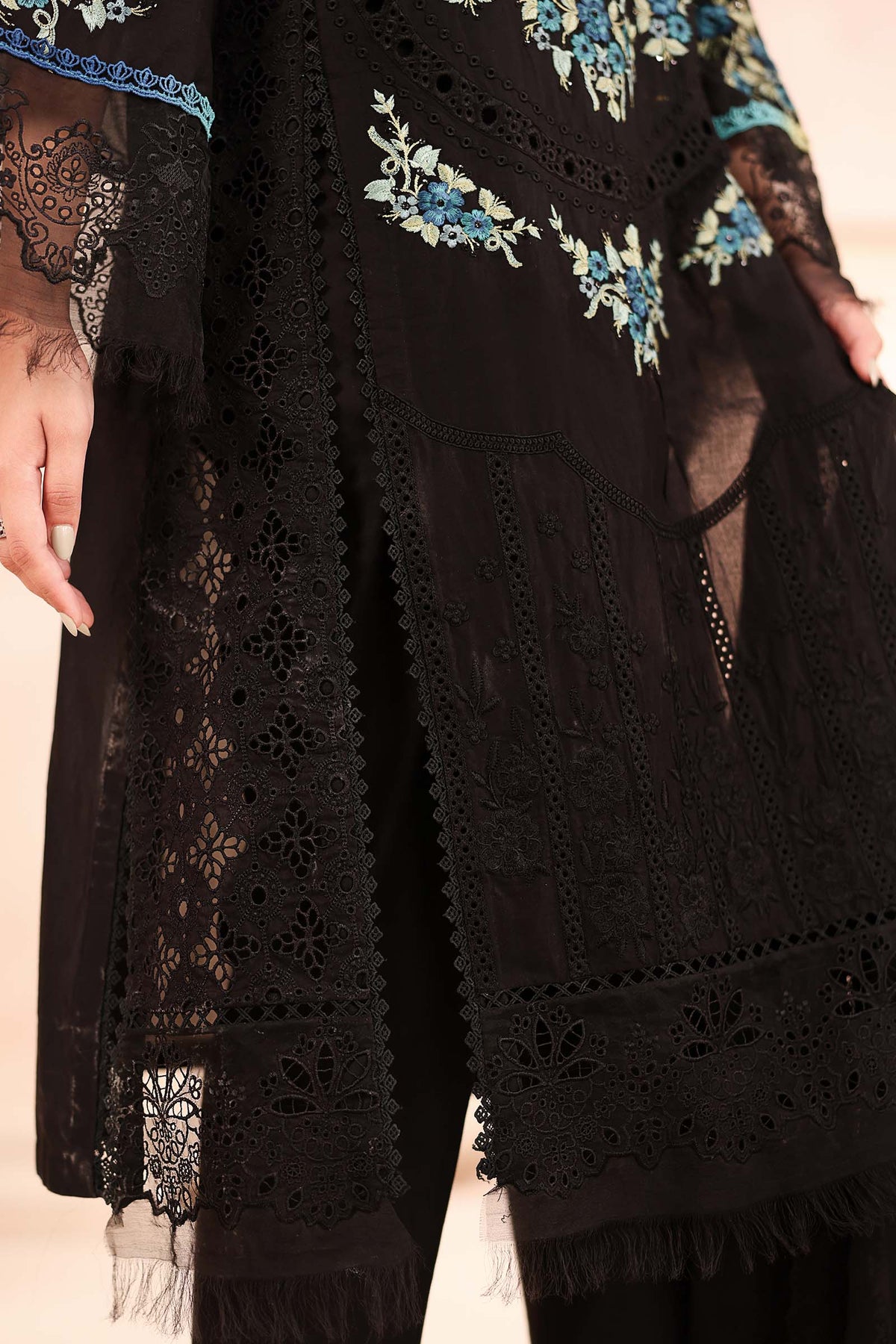 Maria B | Luxury Winter Pret 25 | DW-MN25-08-Black, image 6