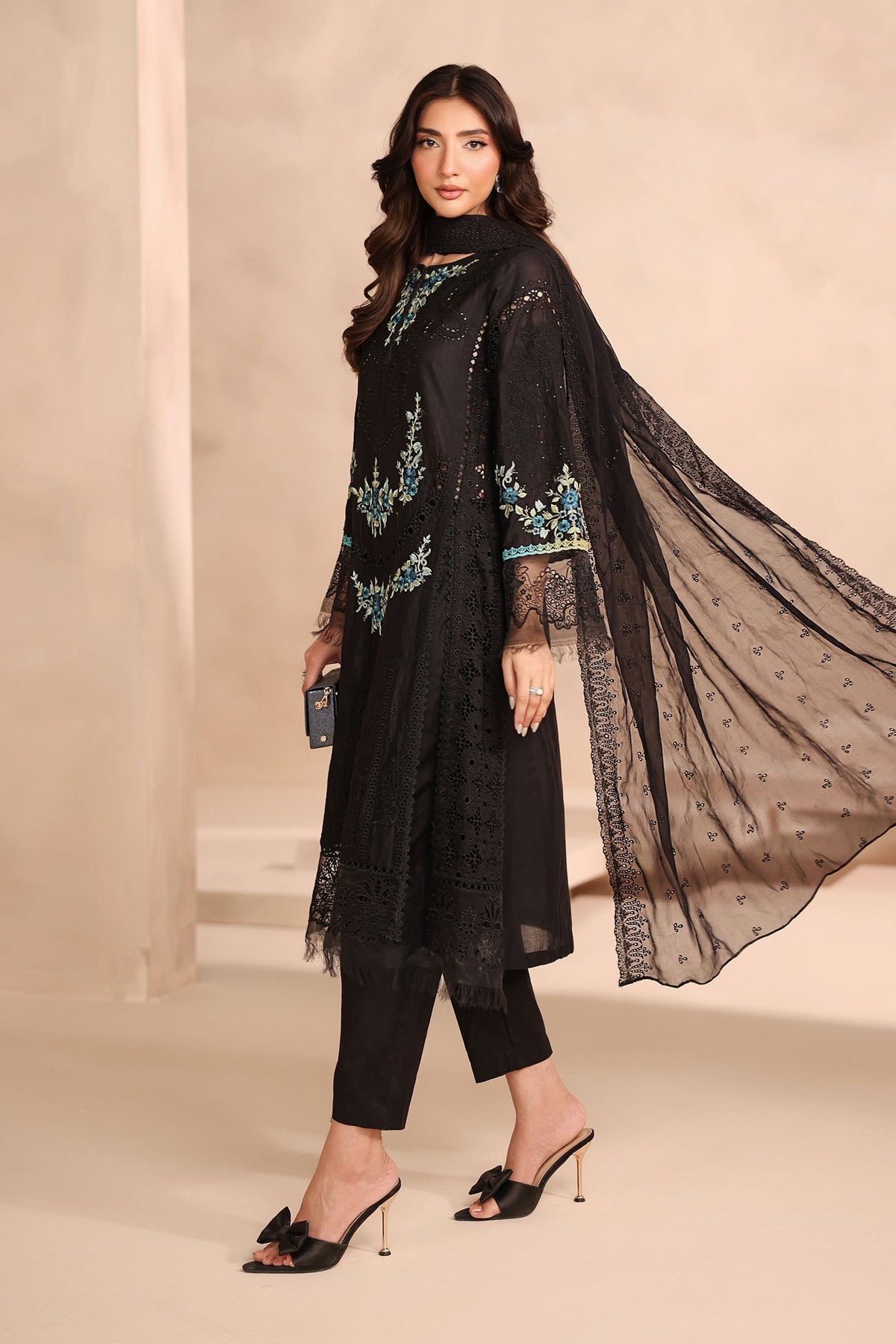 Maria B | Luxury Winter Pret 25 | DW-MN25-08-Black, image 5
