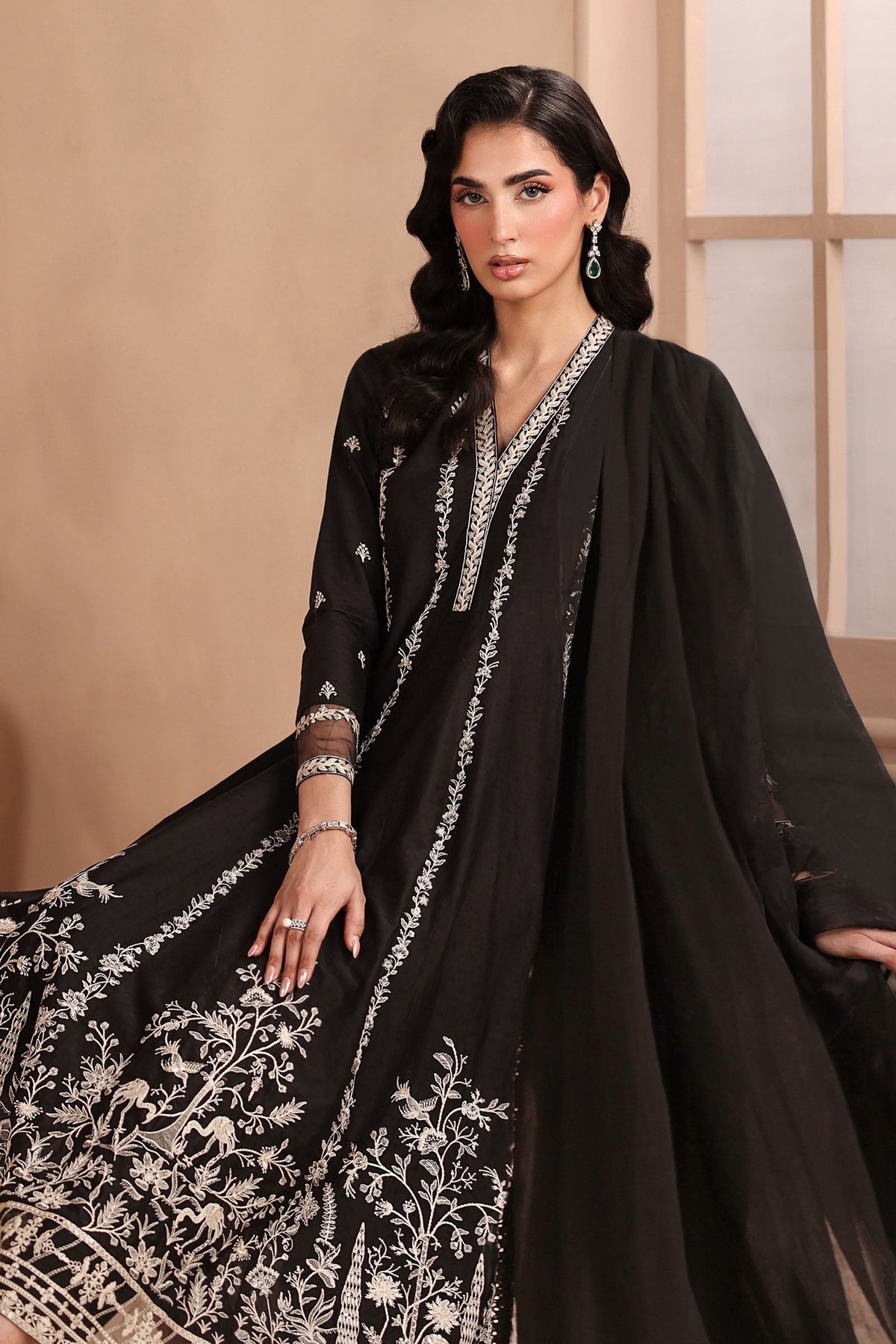 Maria B | Luxury Winter Pret 25 | DW-MN25-09-Black, image 9