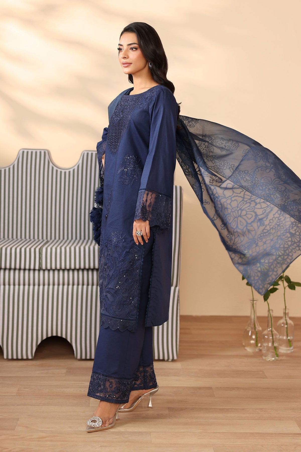 Maria B | Luxury Winter Pret 25 | DW-PF25-07-Blu, image 5
