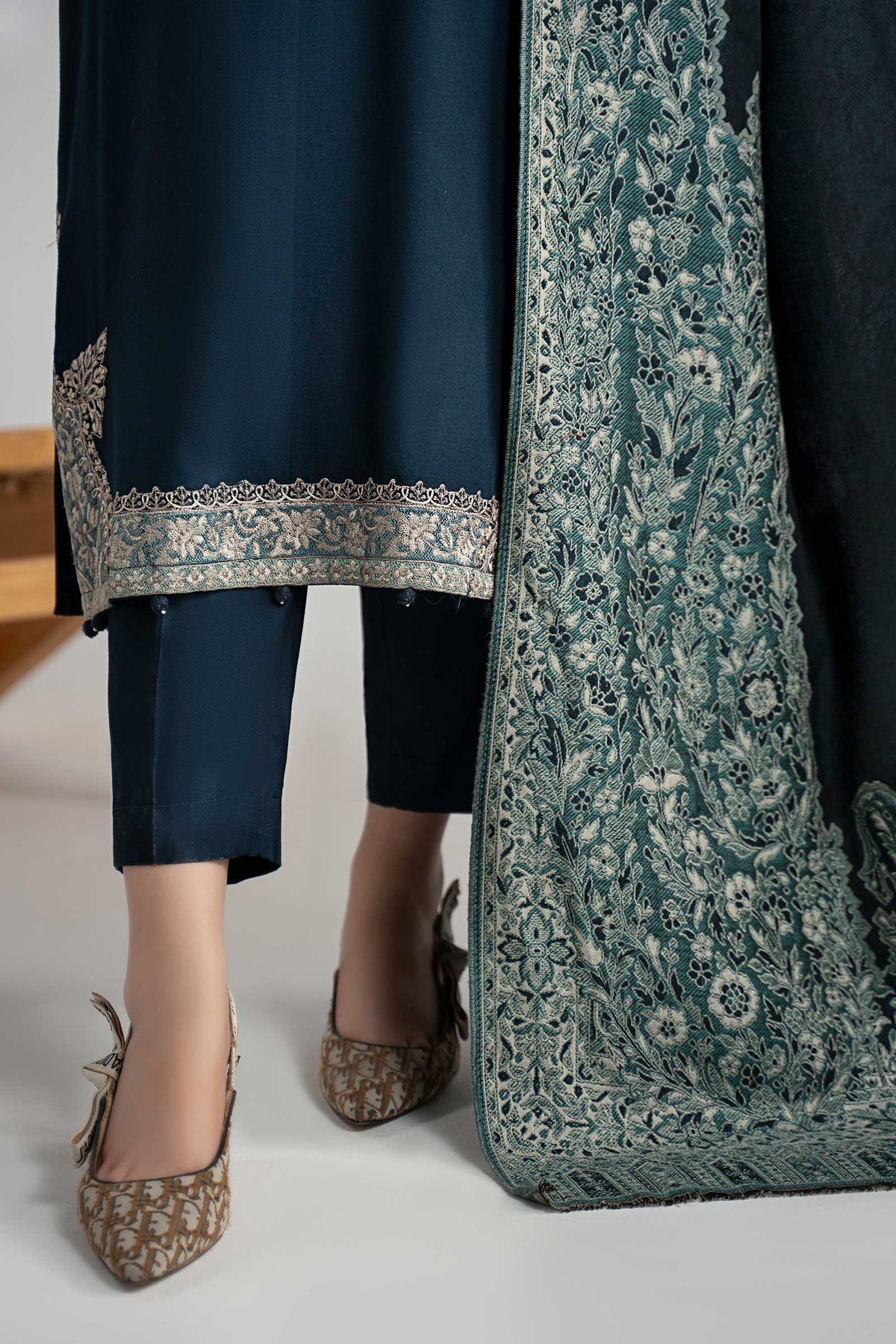 Maria B | Luxury Winter Pret 25 | DW-W24-102R1-Blue, image 6