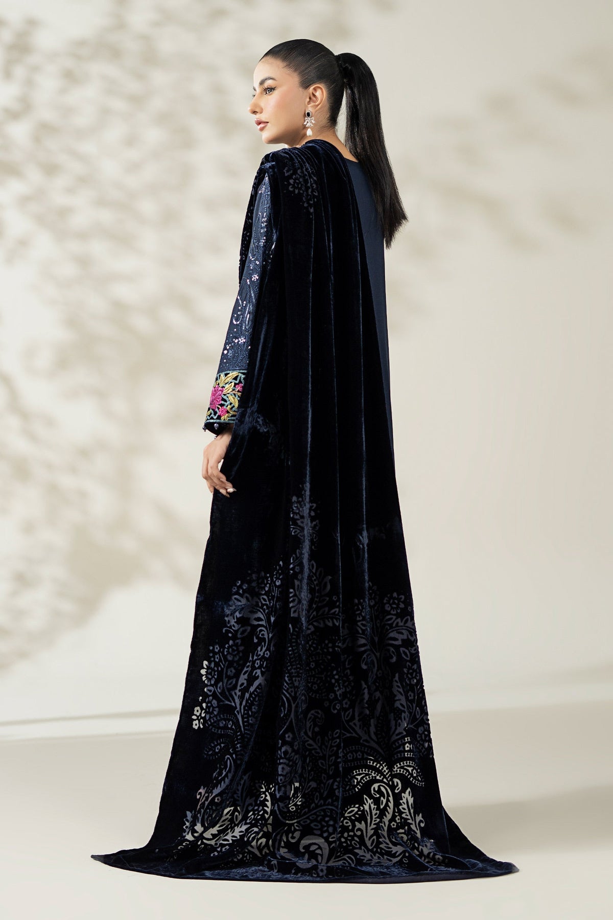 Maria B | Pre Fall Dresses | 3 Piece Embroidered Linen Suit VV, image 2