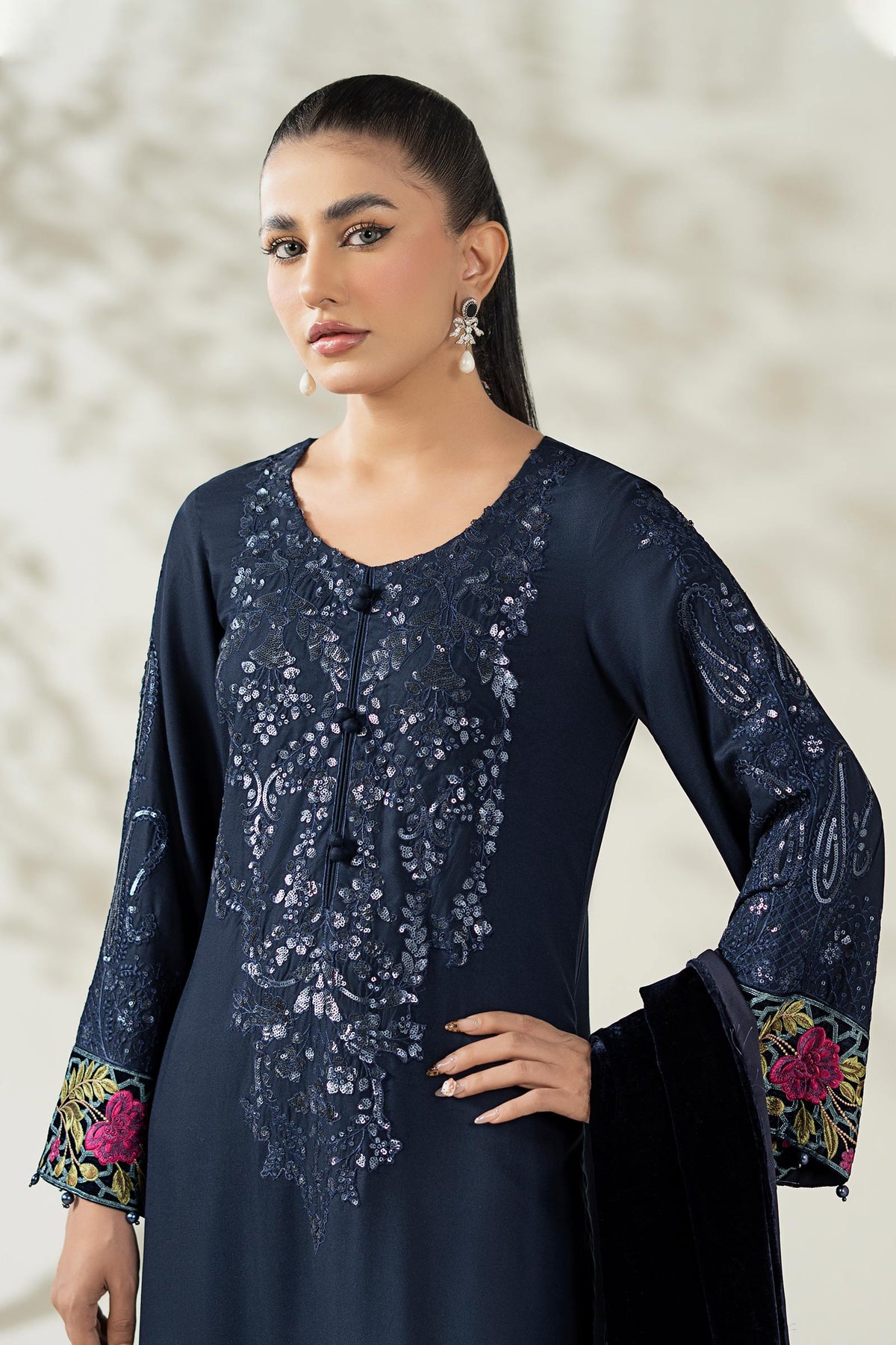 Maria B | Pre Fall Dresses | 3 Piece Embroidered Linen Suit VV, image 3