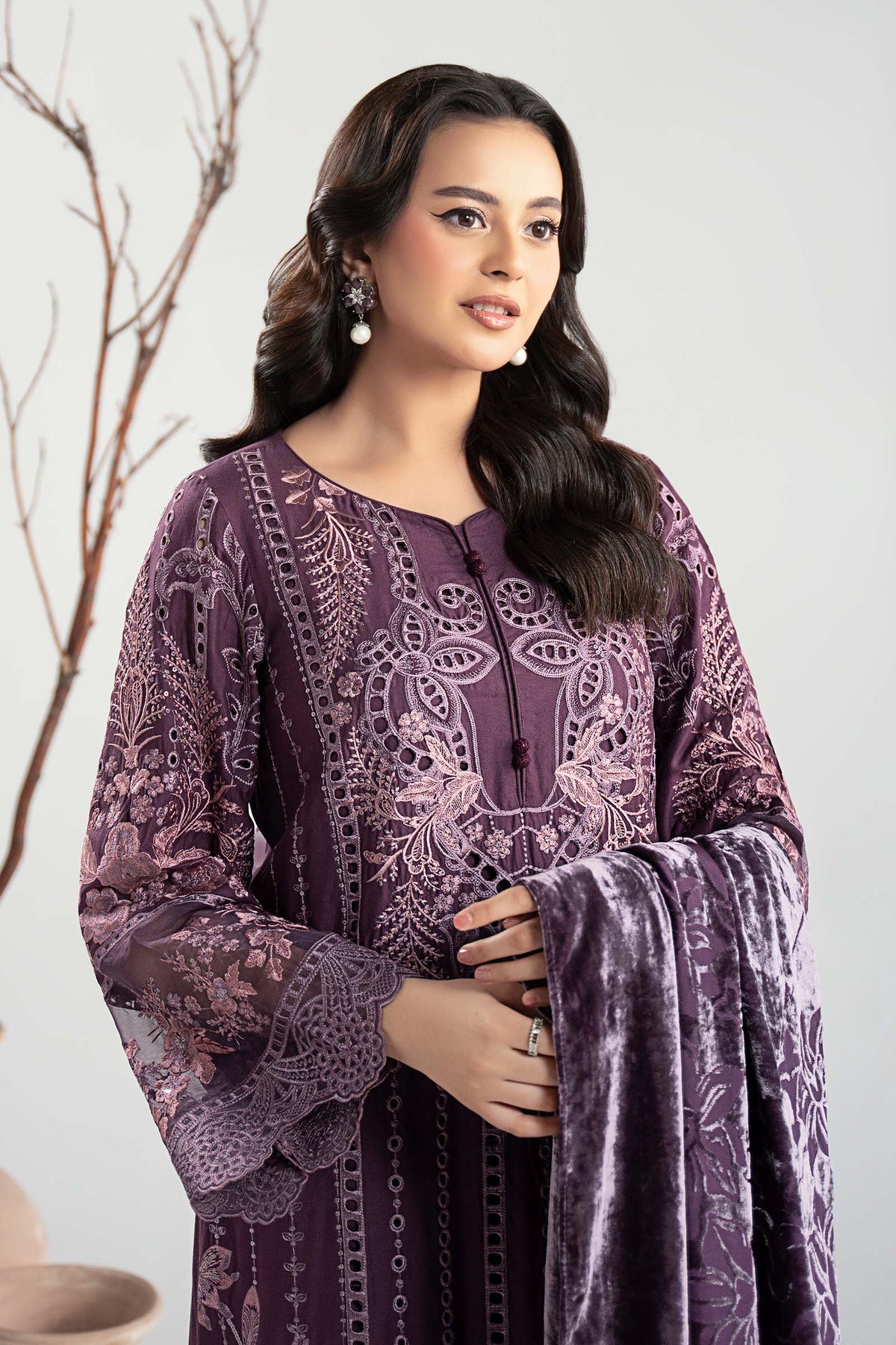 Maria B | Pre Fall Dresses | 3 Piece Embroidered Linen Suit ZD, image 4