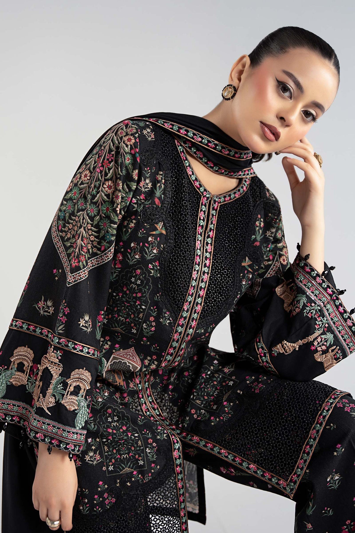 Maria B | Luxury Winter Pret 25 | DW-W25-35-Black, image 10