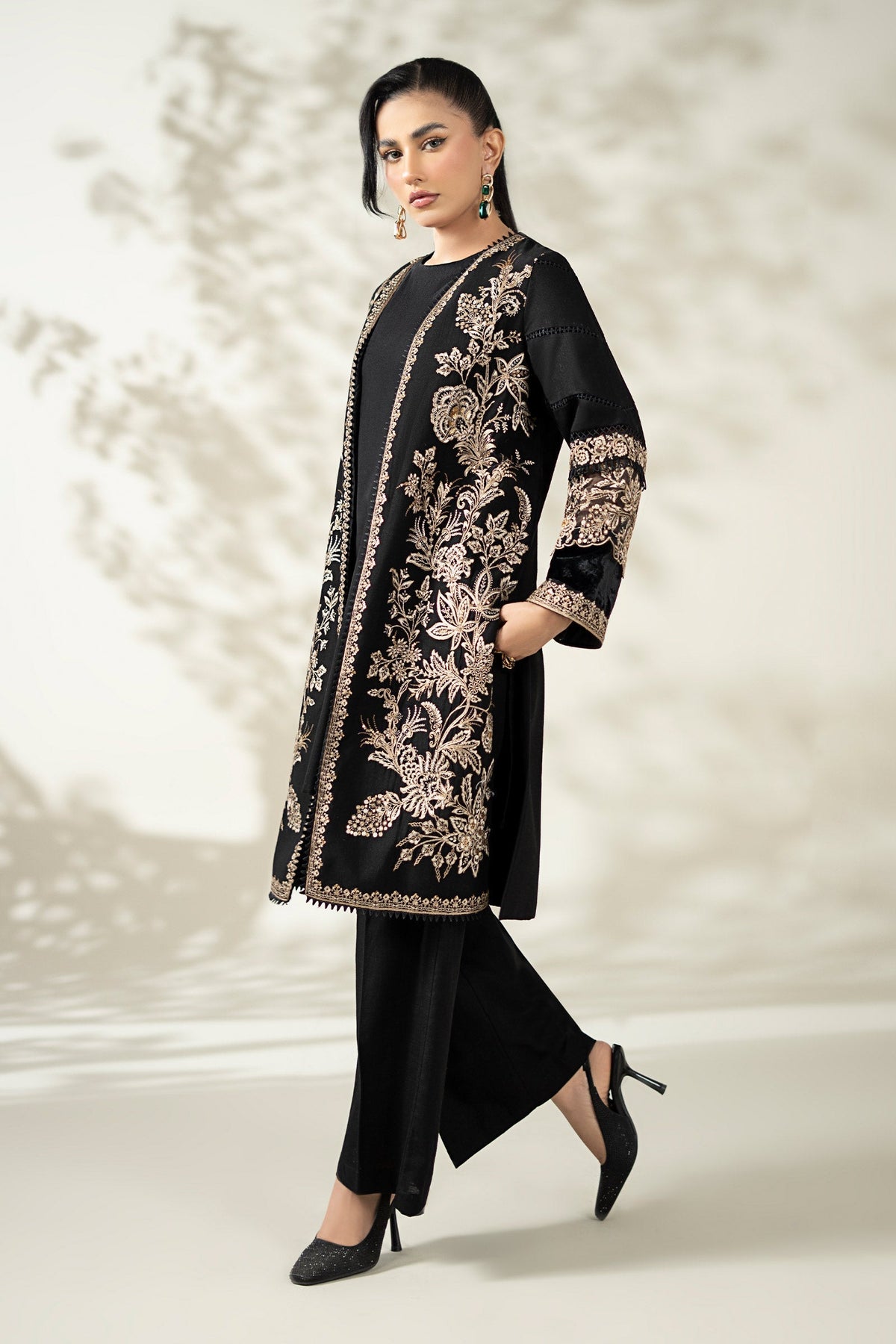 Maria B | Luxury Winter Pret 25 | DW-W25-43-Black, image 6