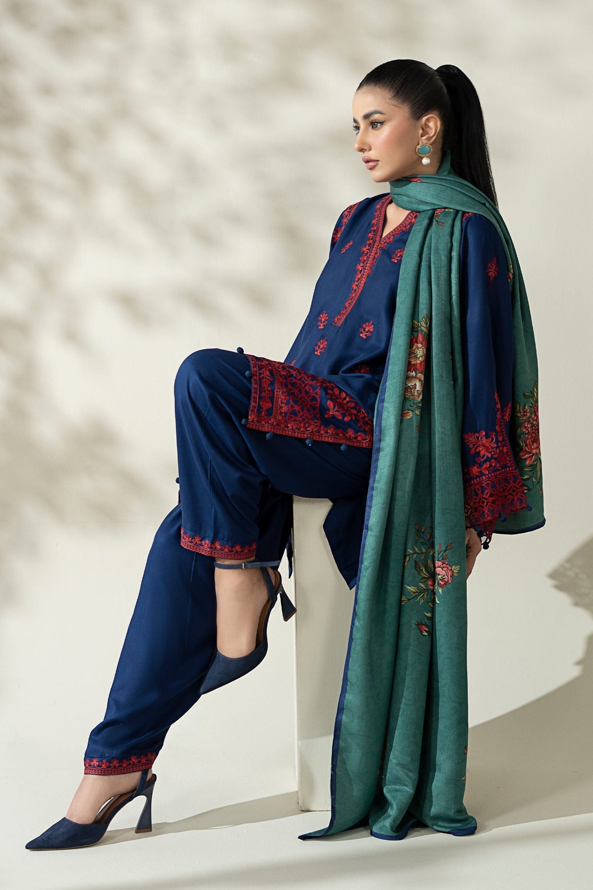 Maria B | Luxury Winter Pret 25 | DW-W25-46-Blue, image 5