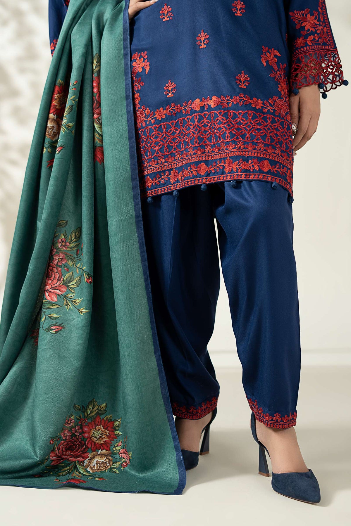 Maria B | Luxury Winter Pret 25 | DW-W25-46-Blue, image 2