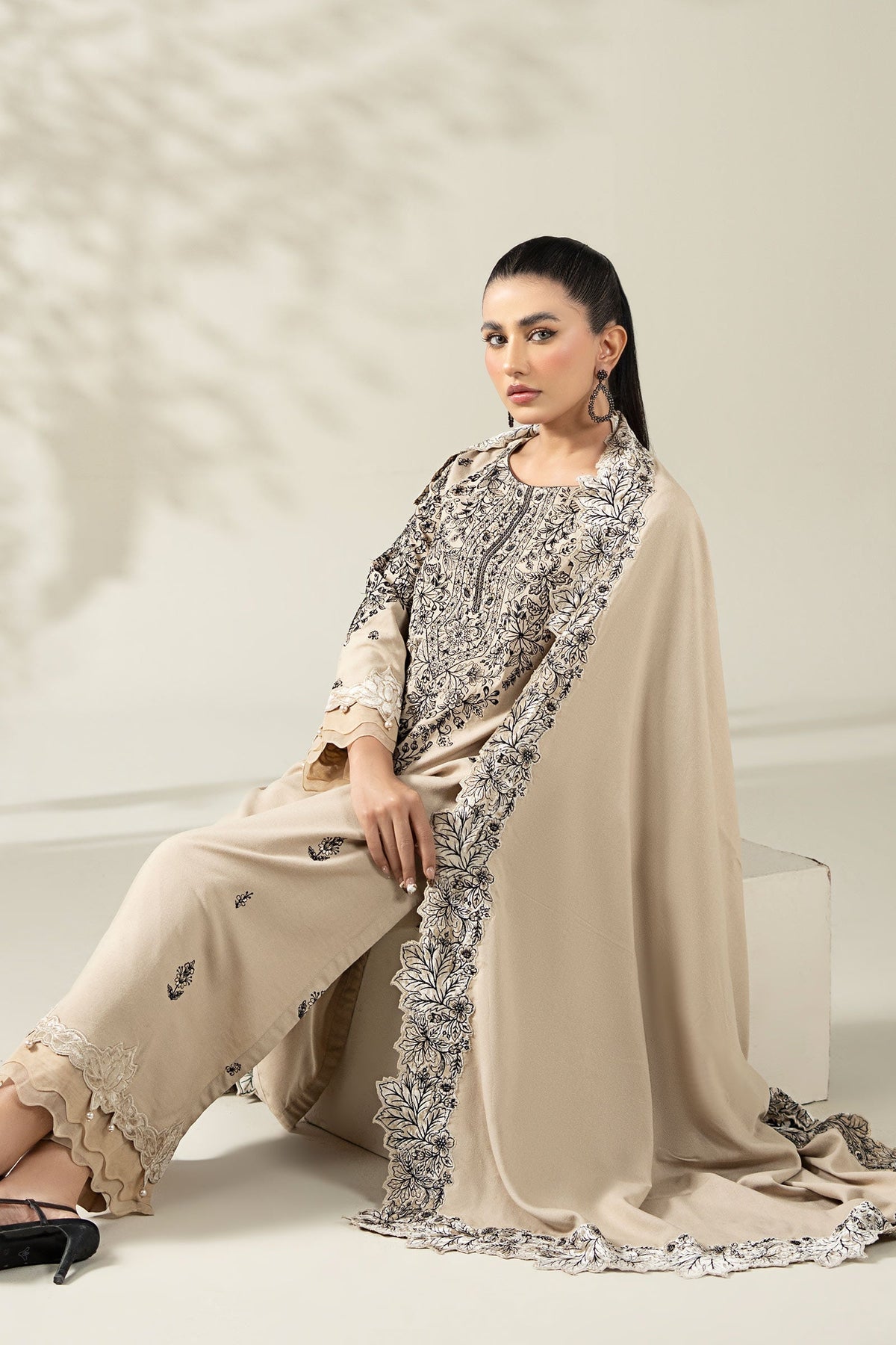Maria B | Luxury Winter Pret 25 | DW-W25-47-BEIGE, image 7