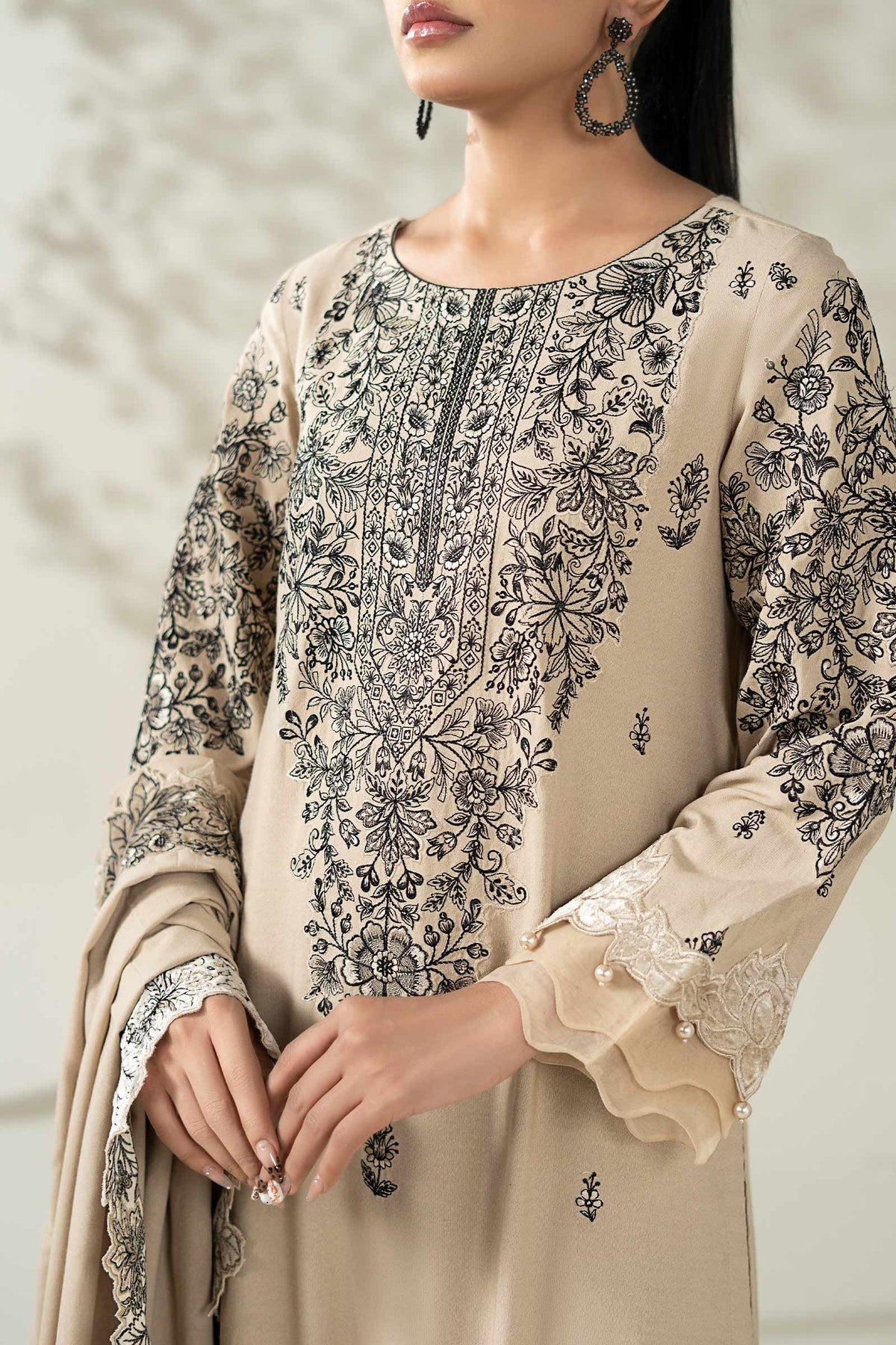 Maria B | Luxury Winter Pret 25 | DW-W25-47-BEIGE, image 4