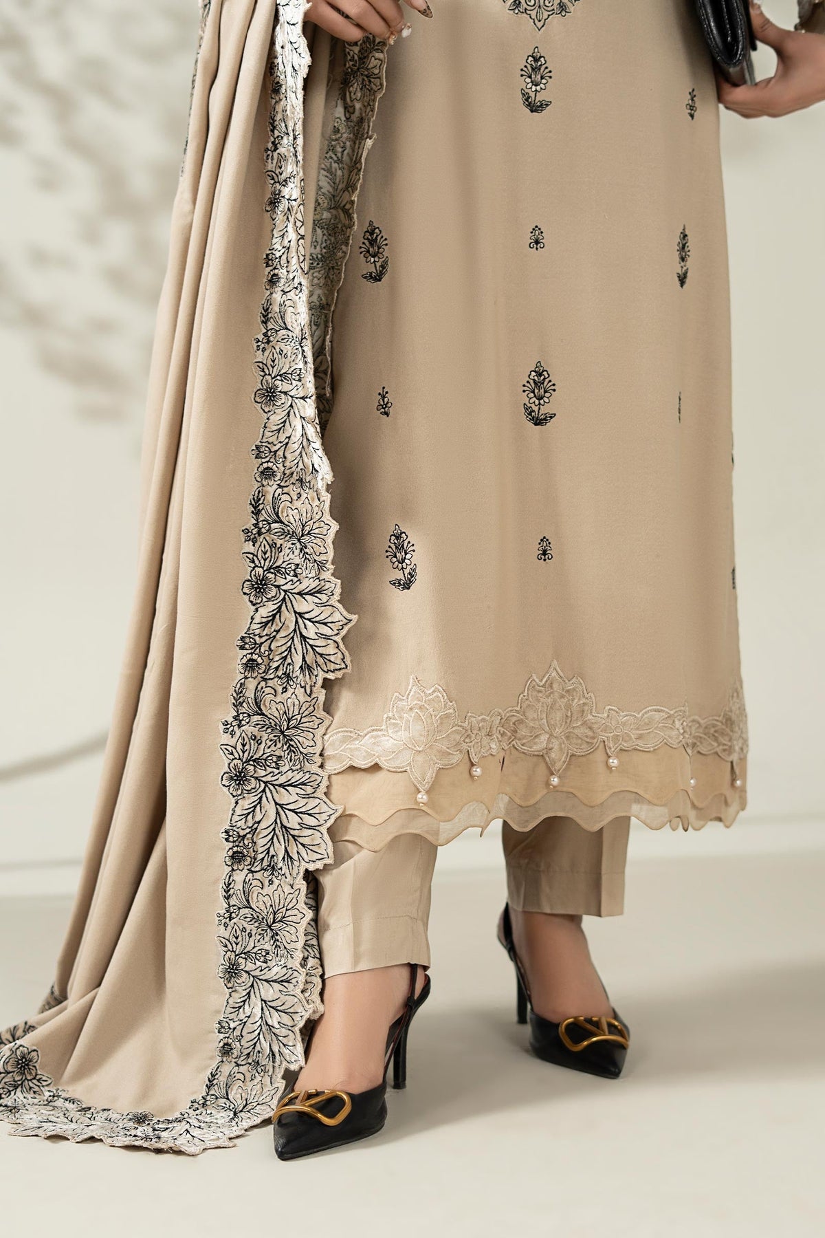 Maria B | Luxury Winter Pret 25 | DW-W25-47-BEIGE, image 5
