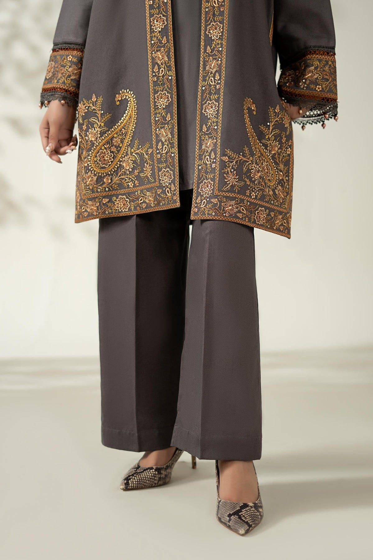 Maria B | Luxury Winter Pret 25 | DW-W25-49-Grey, image 4