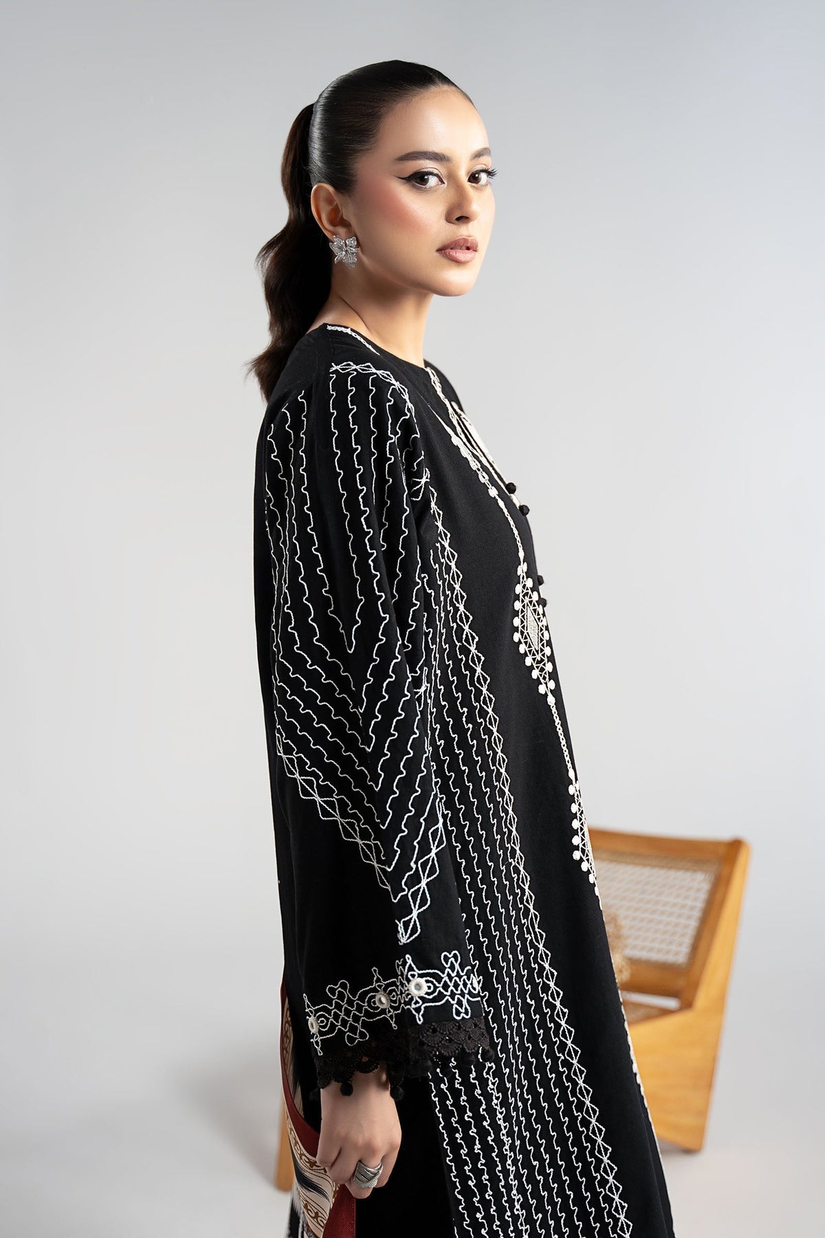 Maria B | Luxury Winter Pret 25 | DW-W25-51-Black, image 5