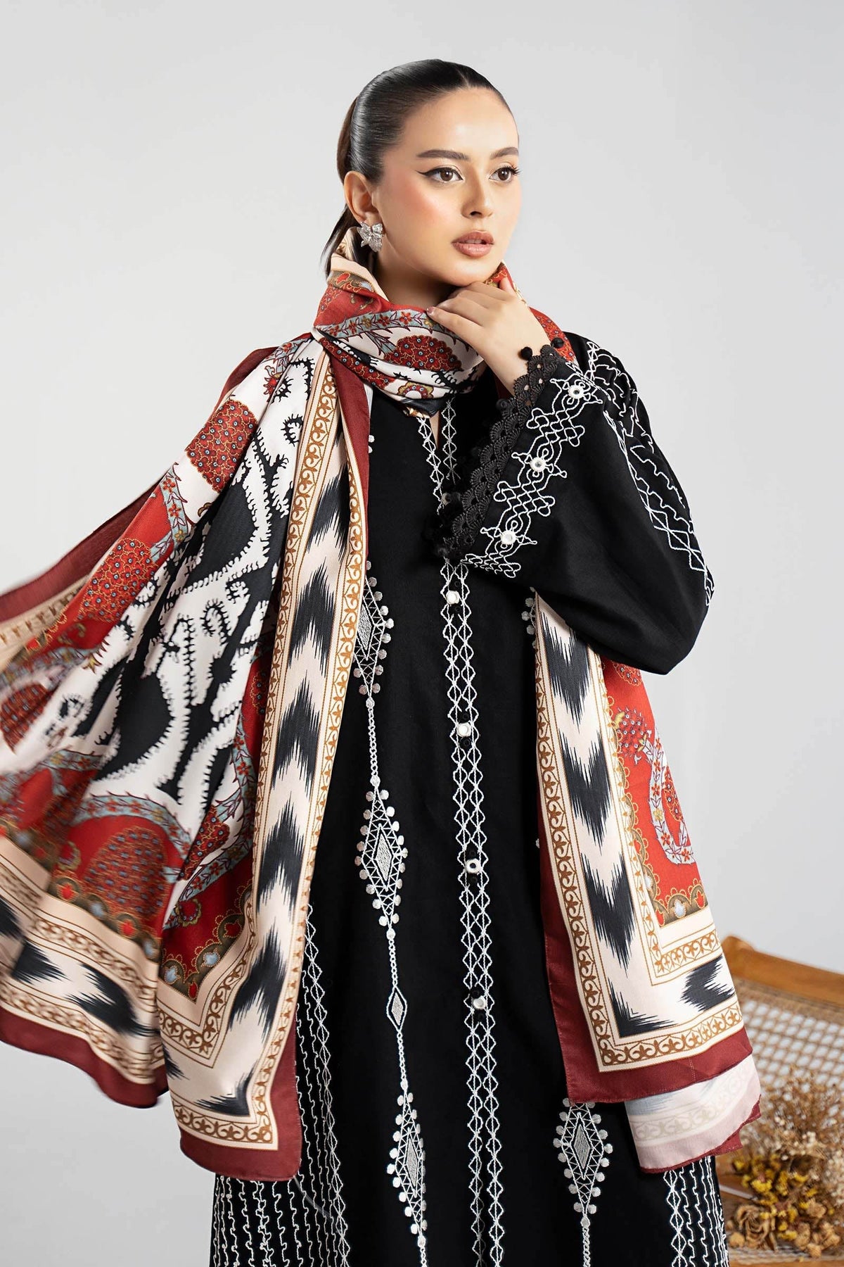 Maria B | Luxury Winter Pret 25 | DW-W25-51-Black, image 10