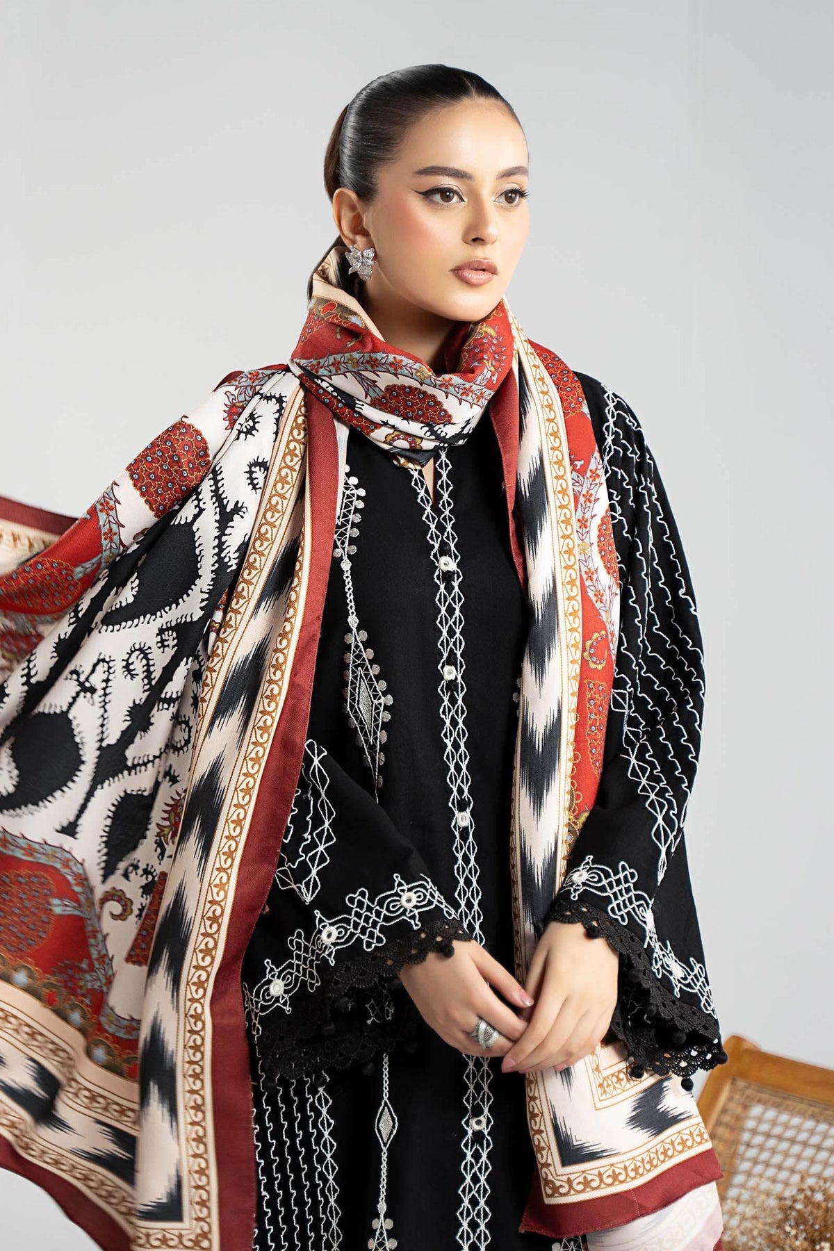 Maria B | Luxury Winter Pret 25 | DW-W25-51-Black, image 9
