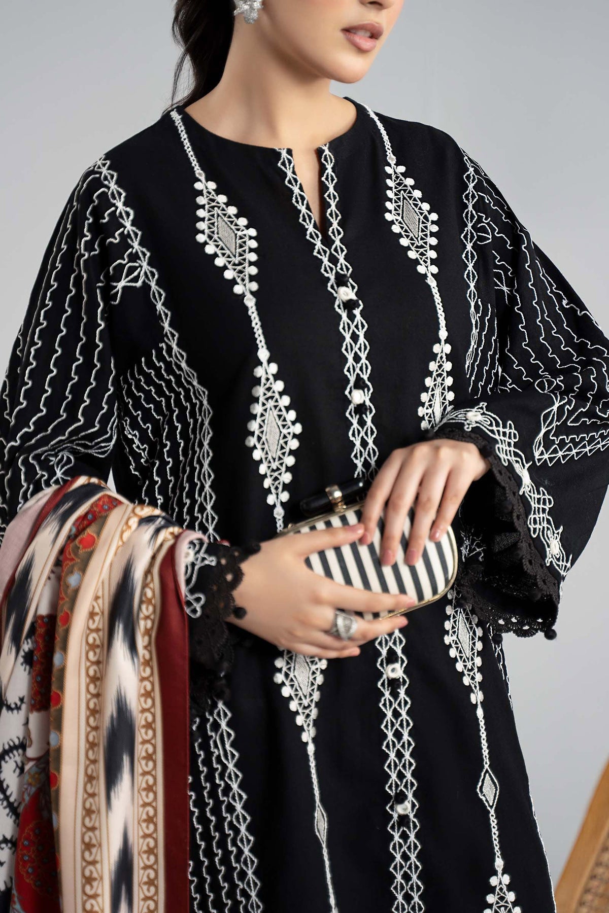 Maria B | Luxury Winter Pret 25 | DW-W25-51-Black, image 4