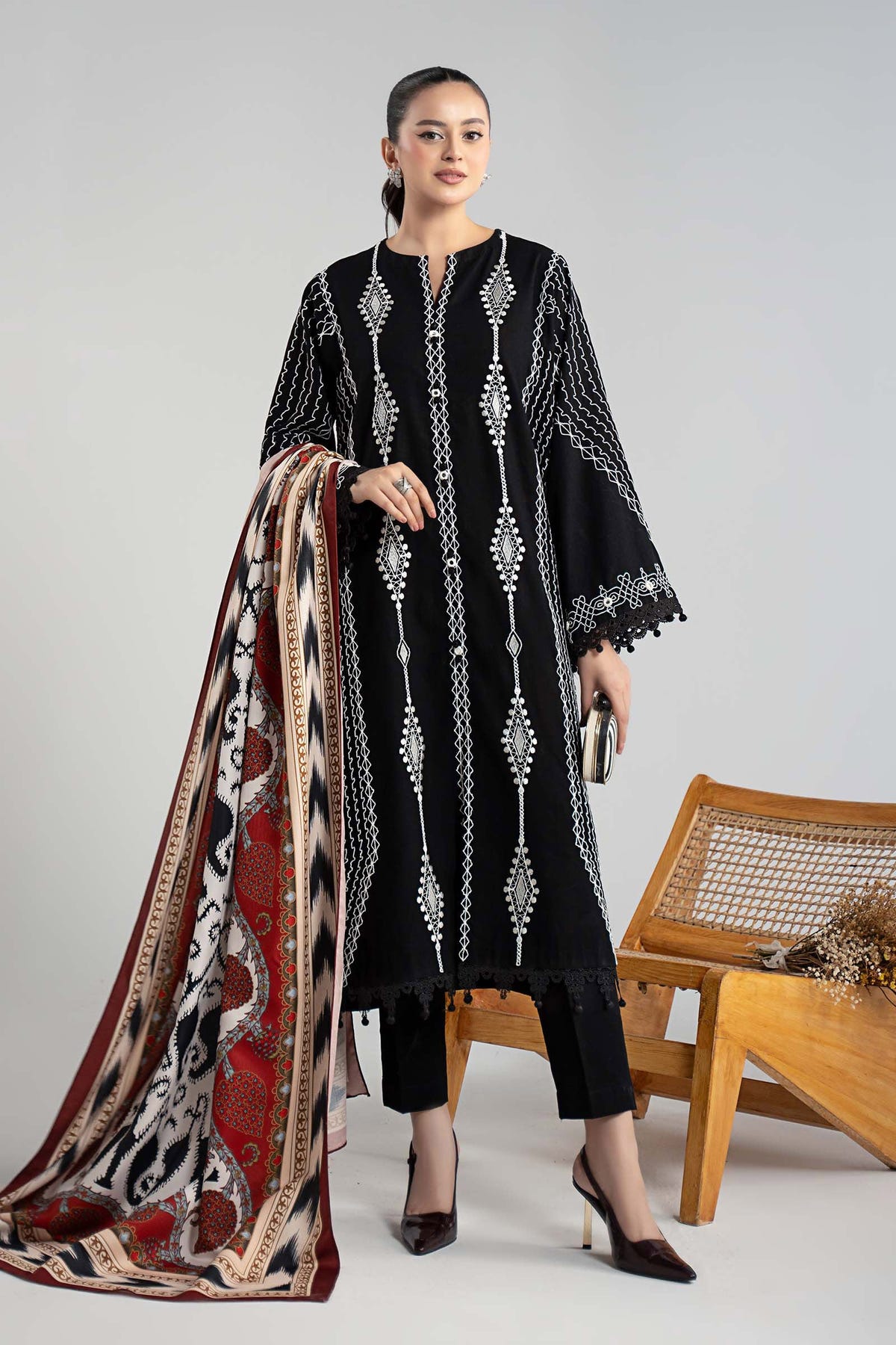 Maria B | Luxury Winter Pret 25 | DW-W25-51-Black