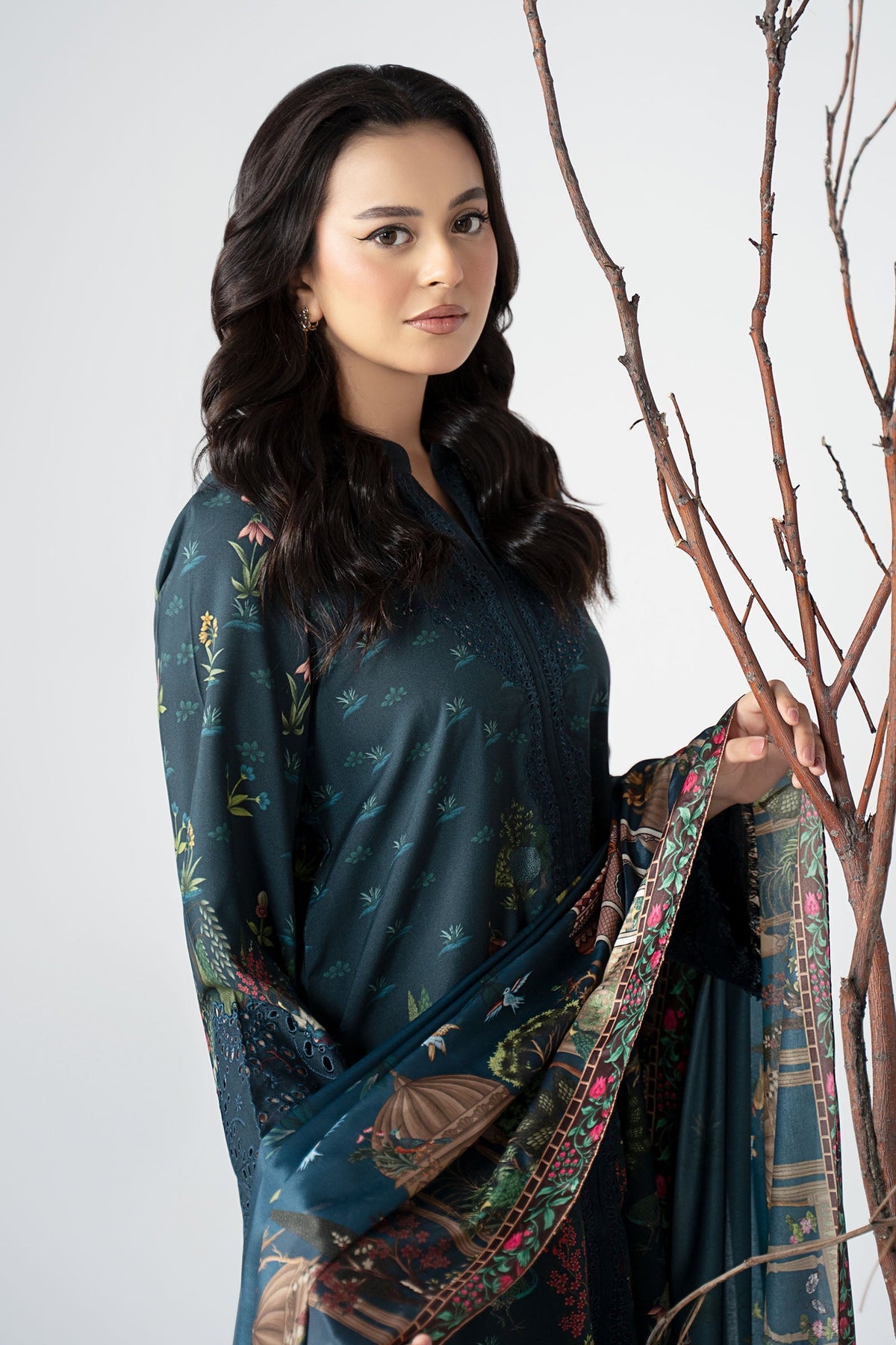 Maria B | Pre Fall Dresses | 3 Piece Embroidered Linen Suit ZE, image 3