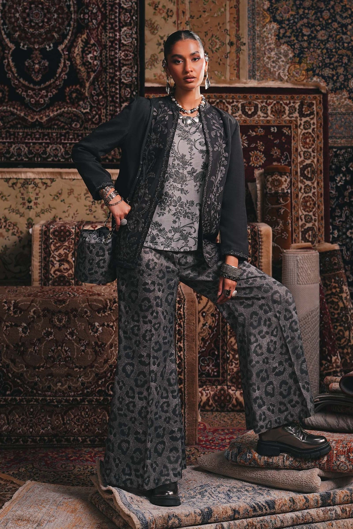 Maria B | Luxury Pret Winter 25 | DW-W25-83, image 2