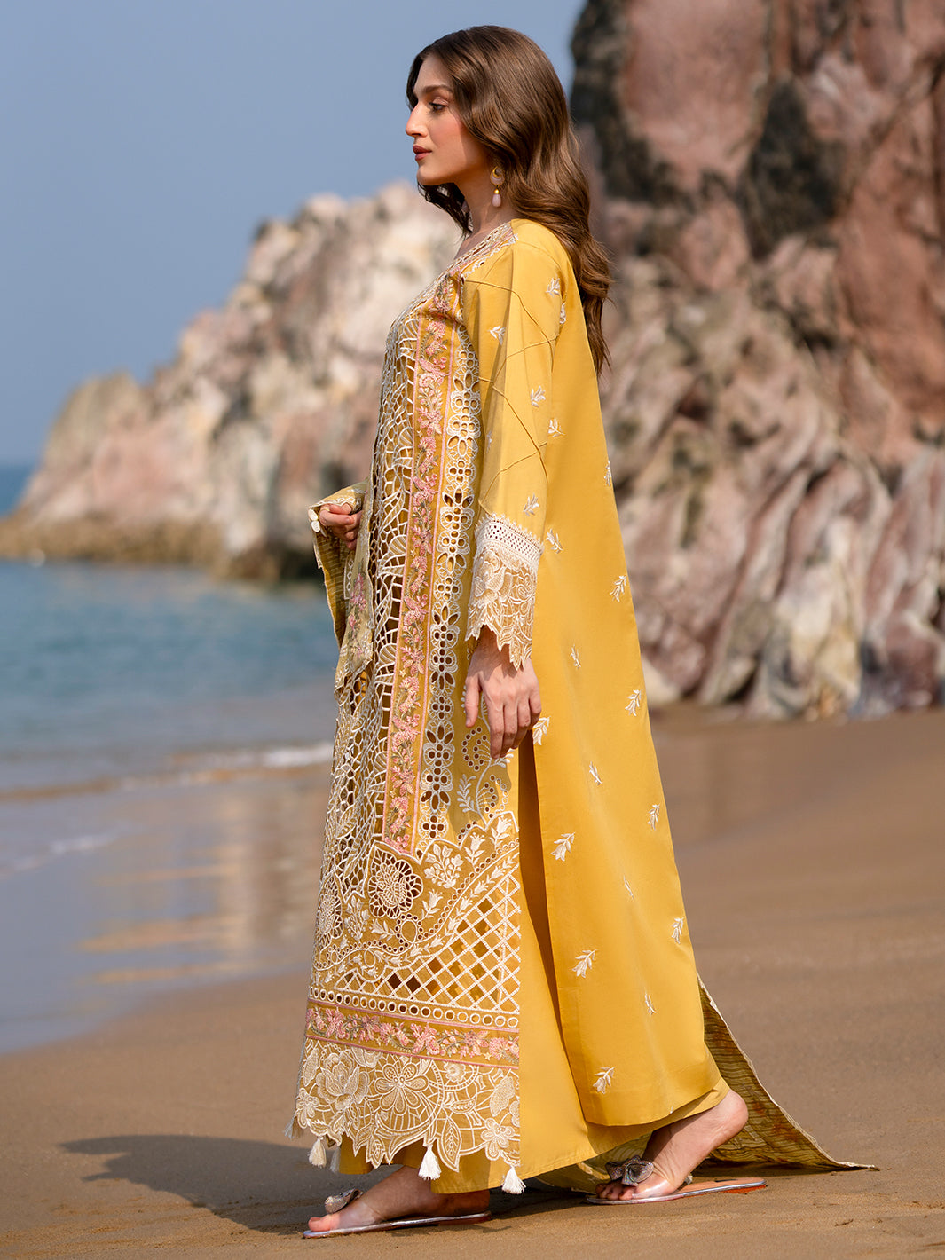 Mahnur | Sirena Luxury Lawn 25 | Dahlia -  Mahnur Ladies Clothes - Original Designer Dress - House of Maryam