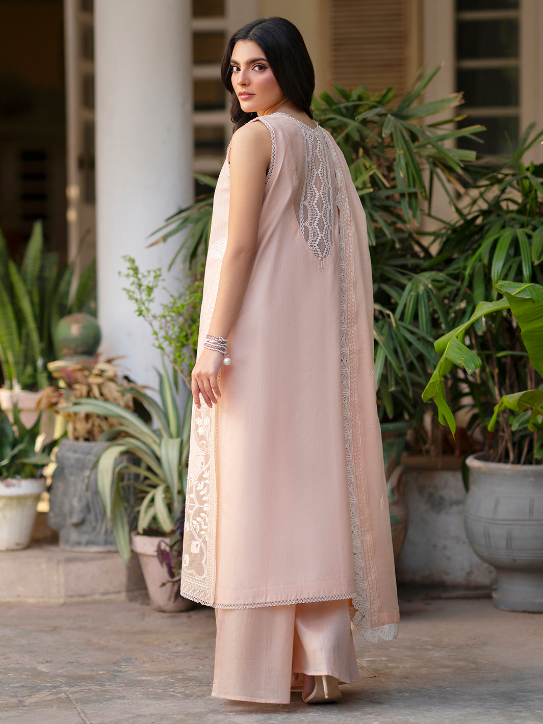 Mahnur | Ember Lawn 26 | EM-002, image 2