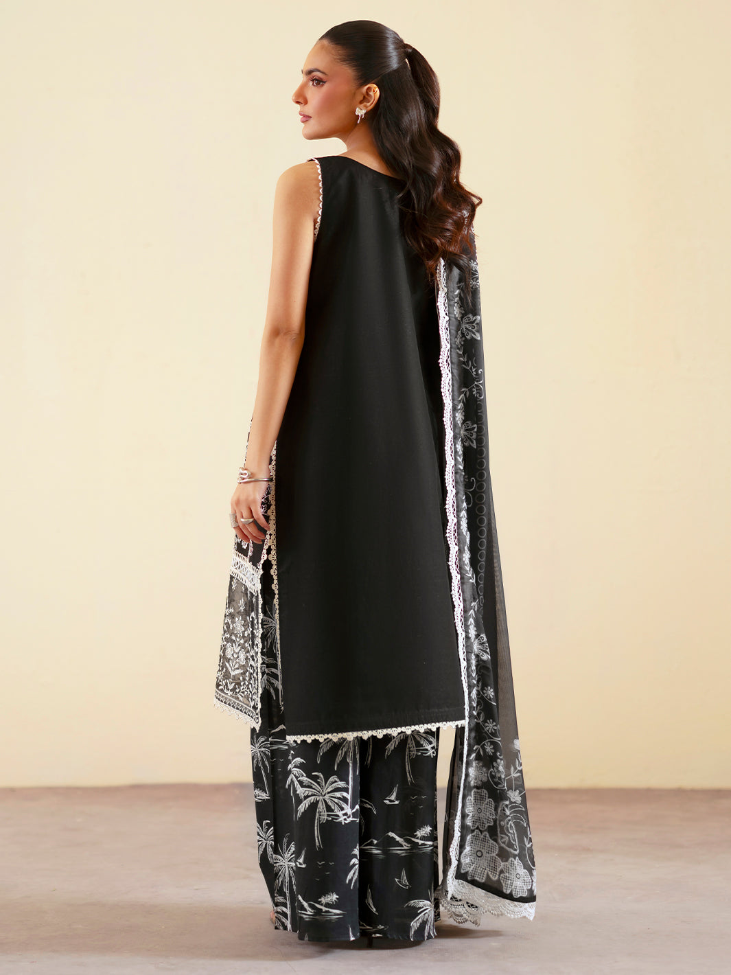 Mahnur | Ember Lawn 26 | EM-003, image 2