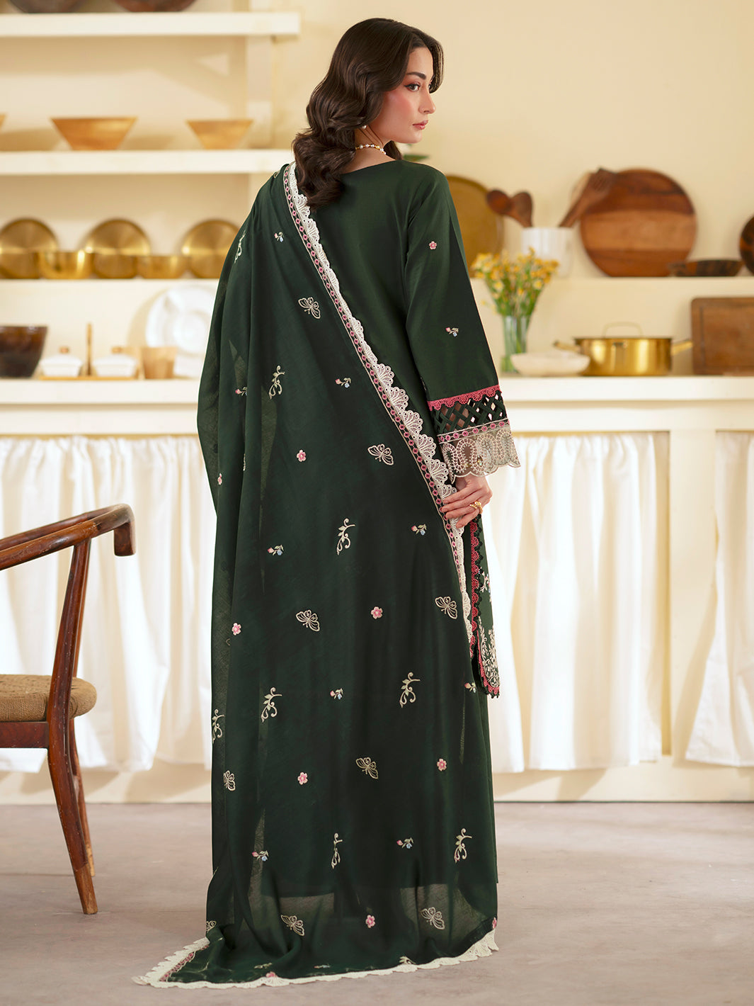 Mahnur | Ember Lawn 26 | EM-011, image 2